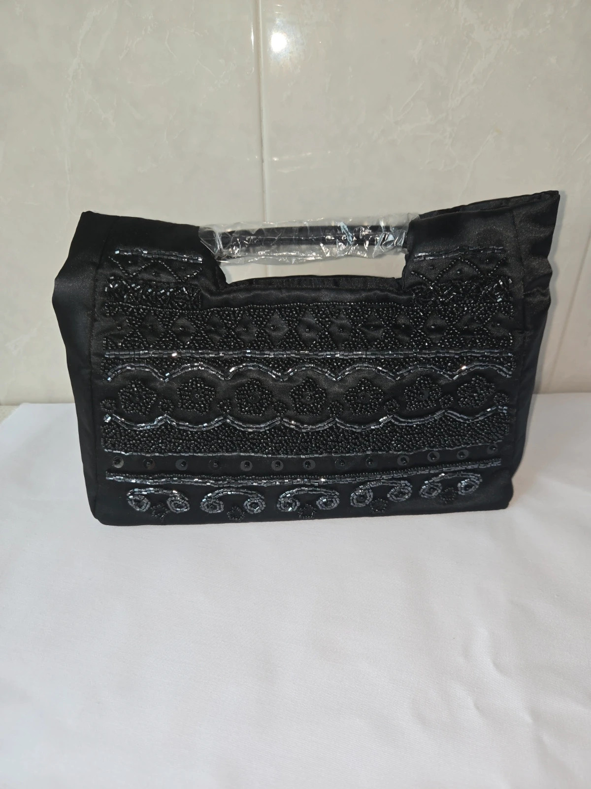 Bolso de fiesta Menbur negro con pedrería y abalorios / Clutch elegante