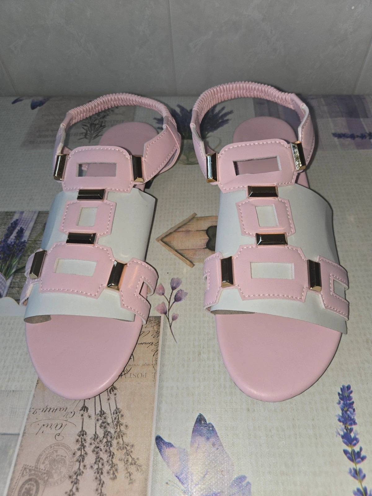 Sandalias chic rosa con detalles dorados - Talla 41 – Local – taille 41