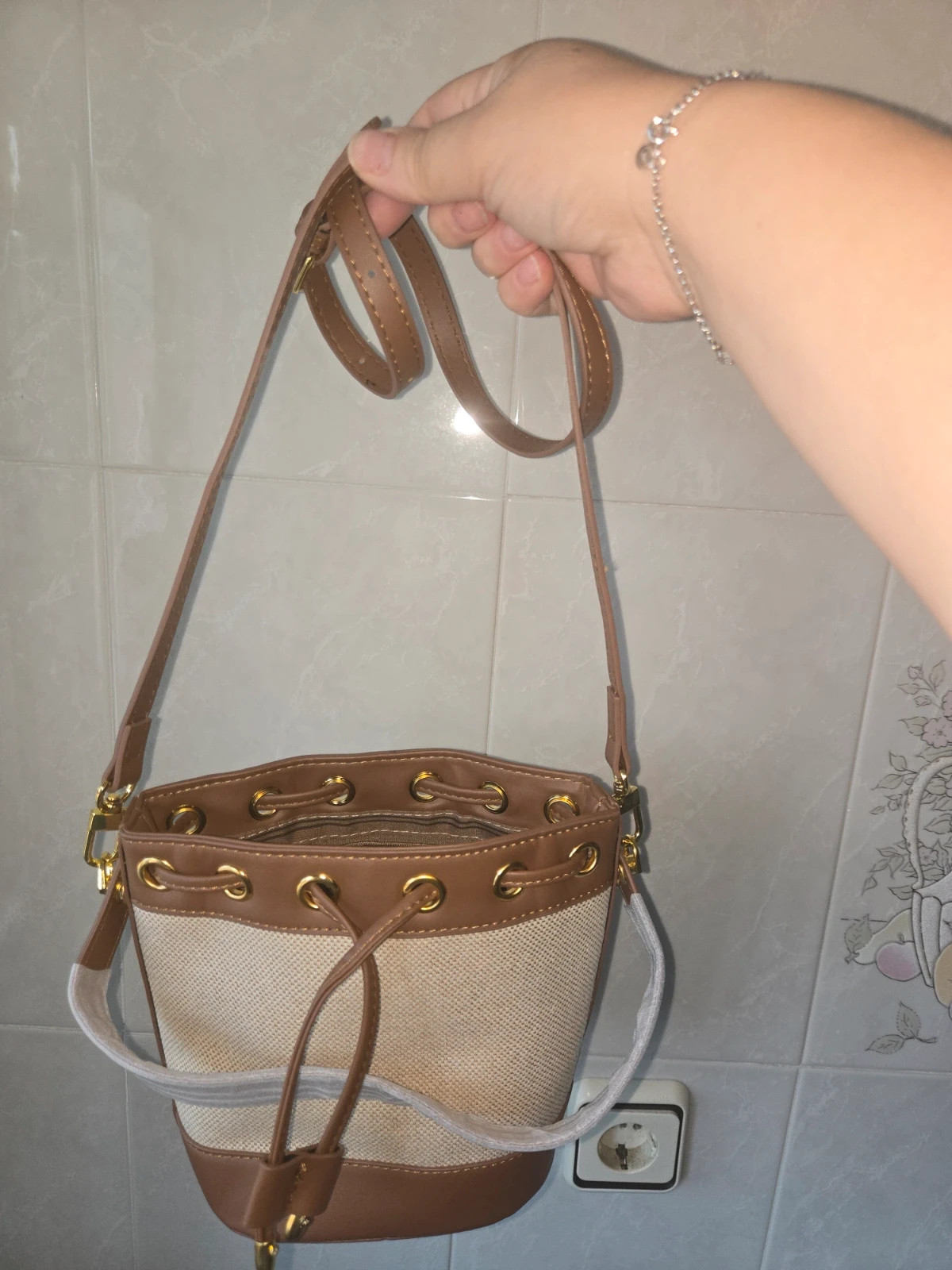 Bolso cubo tipo bombonera de lona y piel marrón / camel Estilo vintage – Local 5