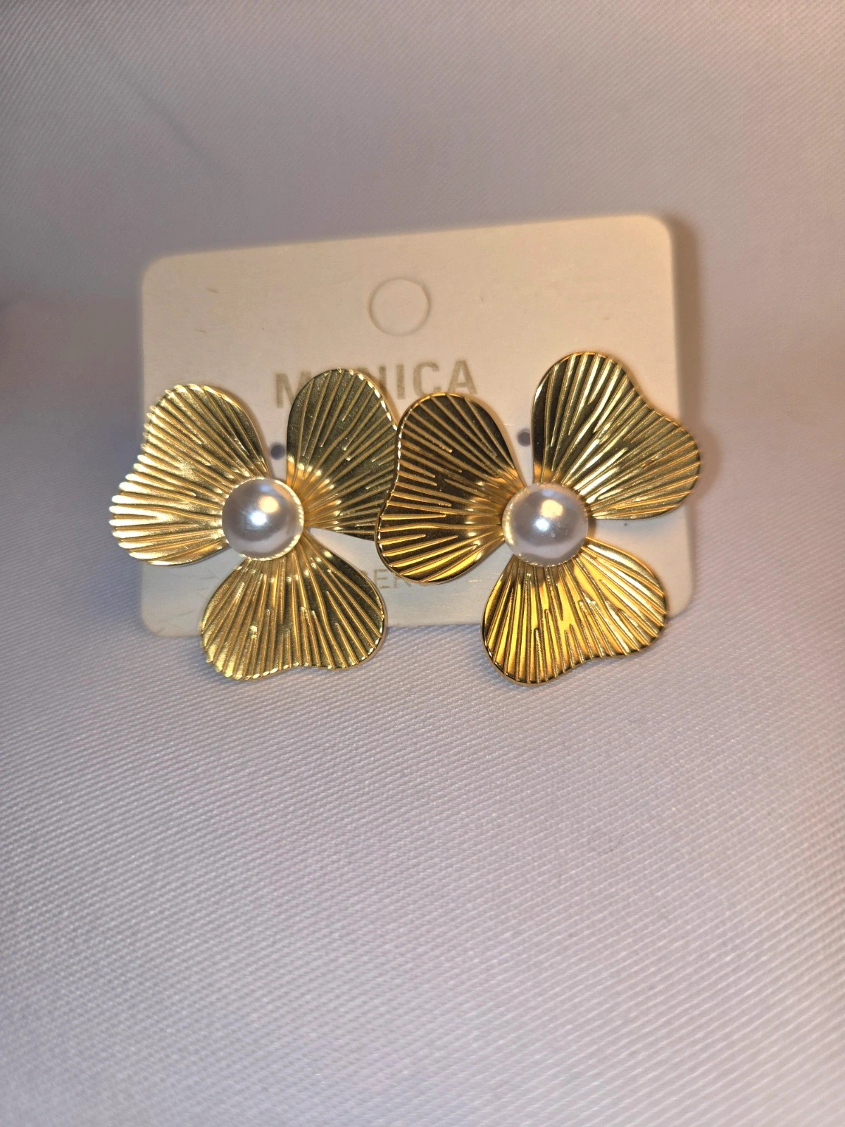 Pendientes flor dorada con perla