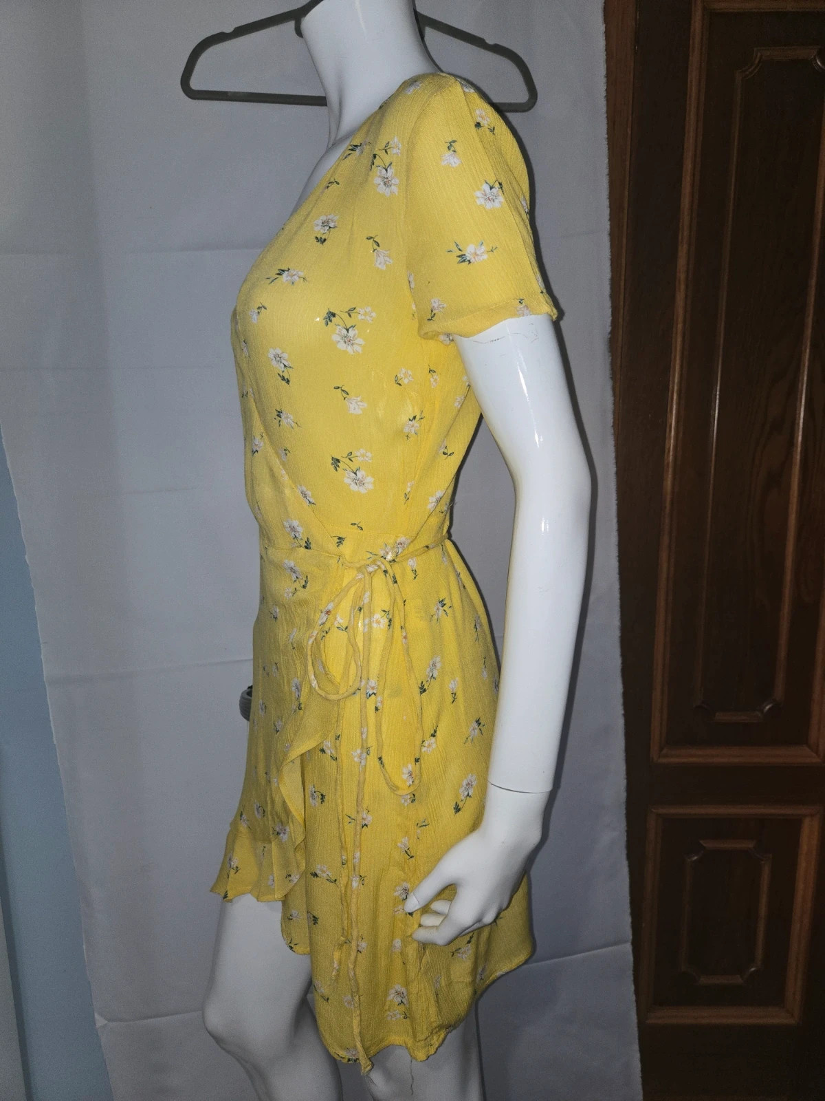 Vestido Cruzado Amarillo con Estampado Floral talla S – Stradivarius – taille S / 36 / 8 3