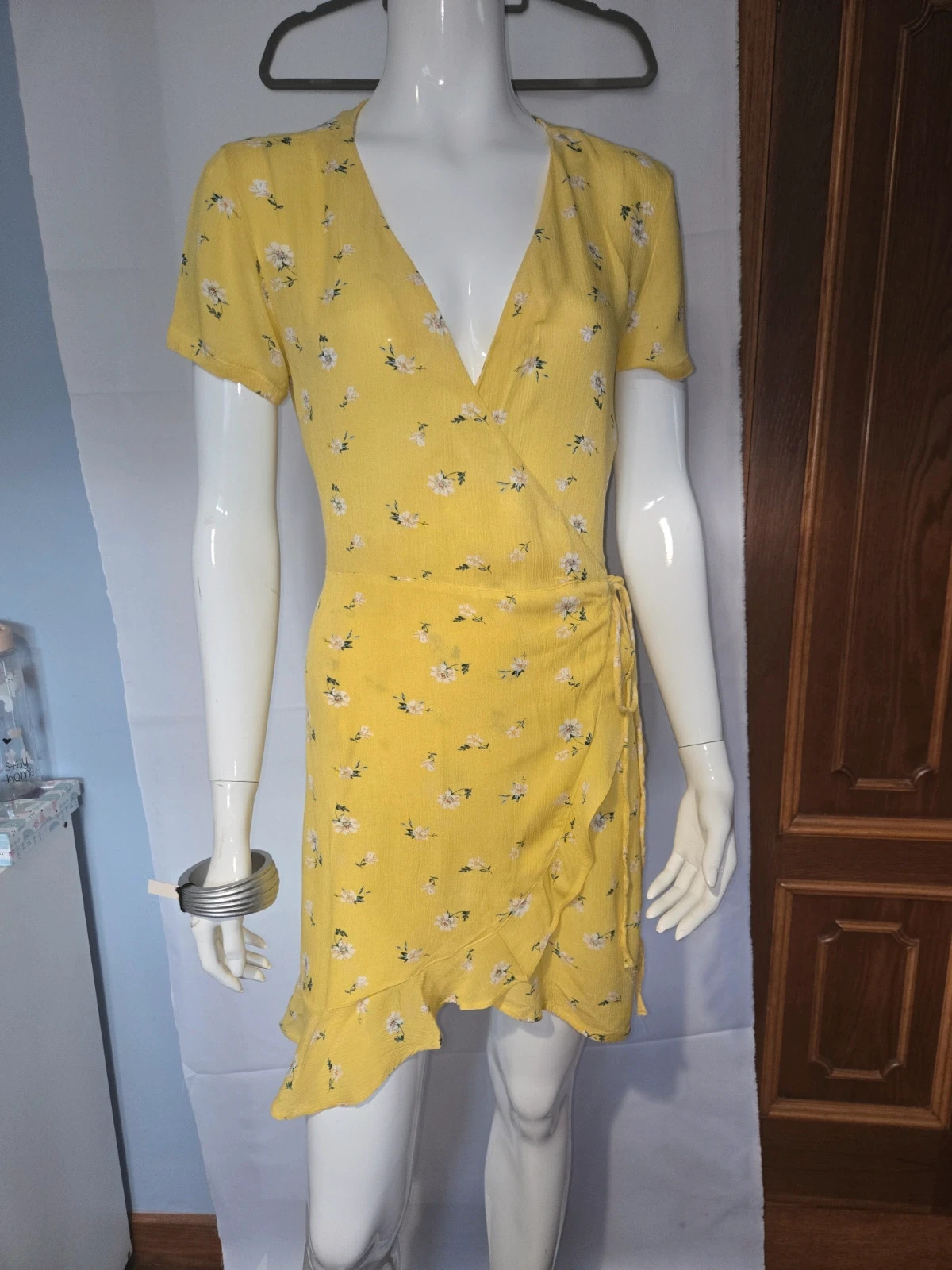 Vestido Cruzado Amarillo con Estampado Floral talla S – Stradivarius – taille S / 36 / 8