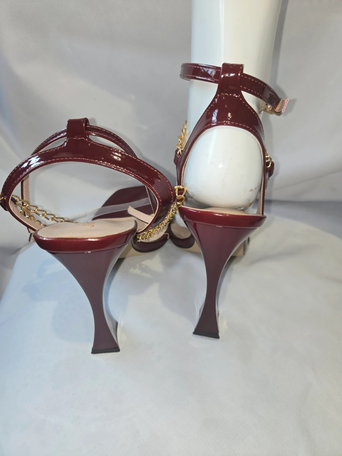 Sandalias de tacón Jin Bei Qi color vino con cadenas doradas y tira transparente T40 – jin bei qi – taille 40 2