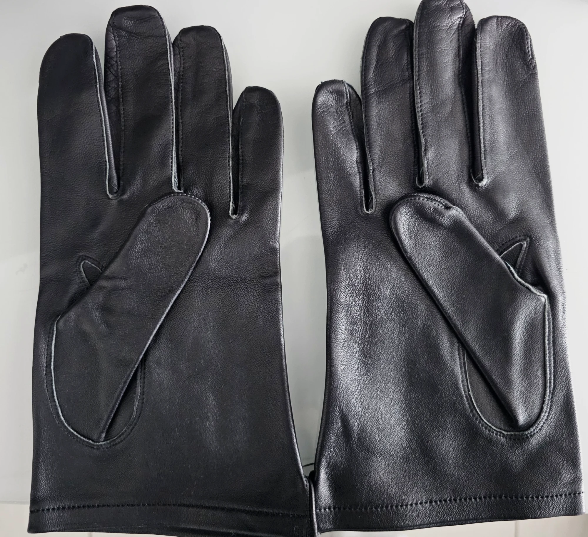 Gant neuf en cuir souple de vachette
