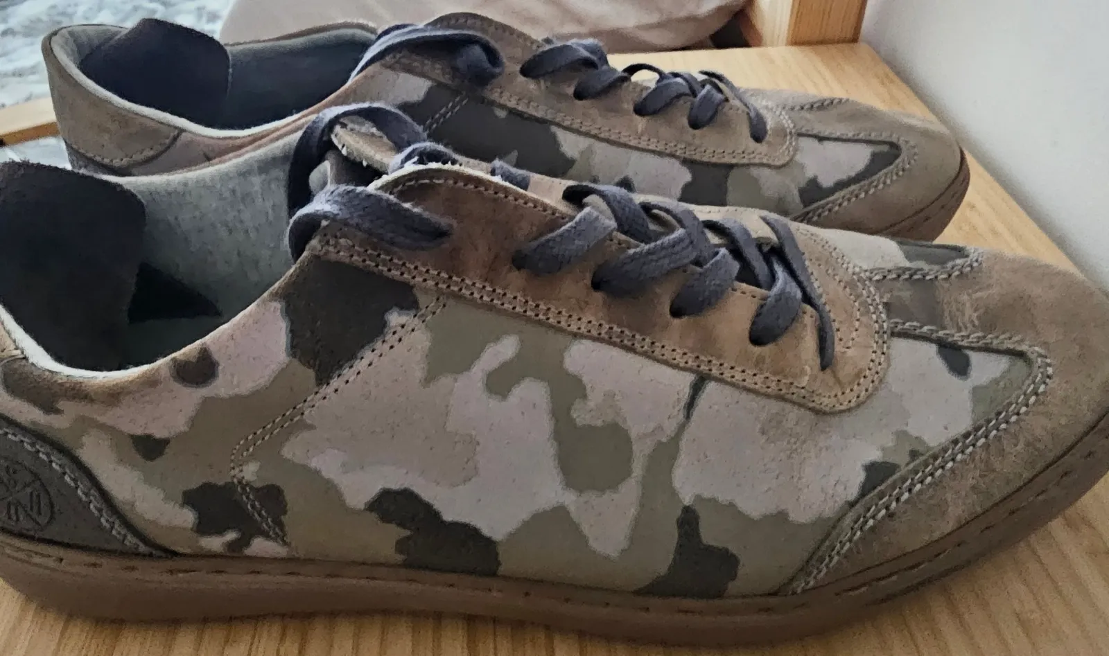 Basket TEXTO neuve dessus cuir T45