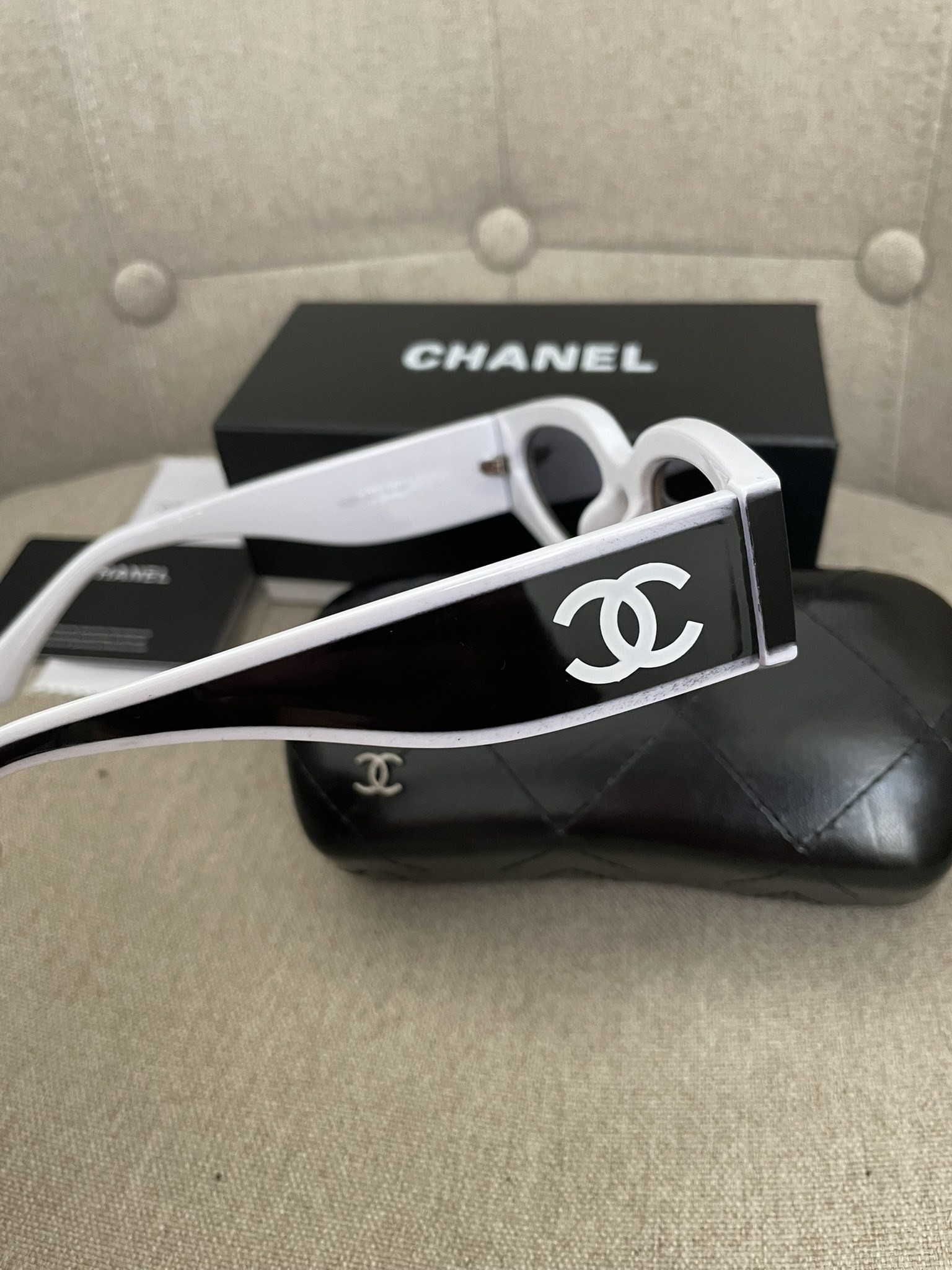 Lunettes de soleil Chanel noir blanc 3