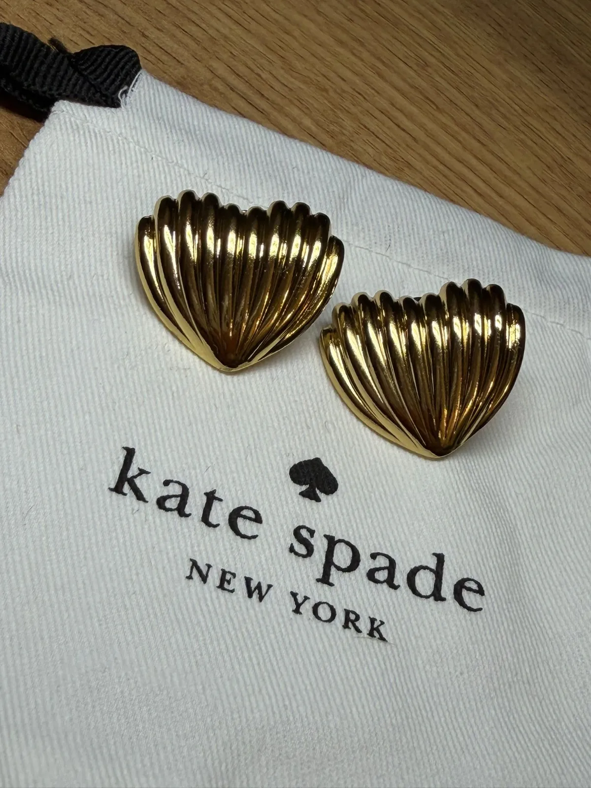 Boucles d'oreilles kate spade coquillage doré 3