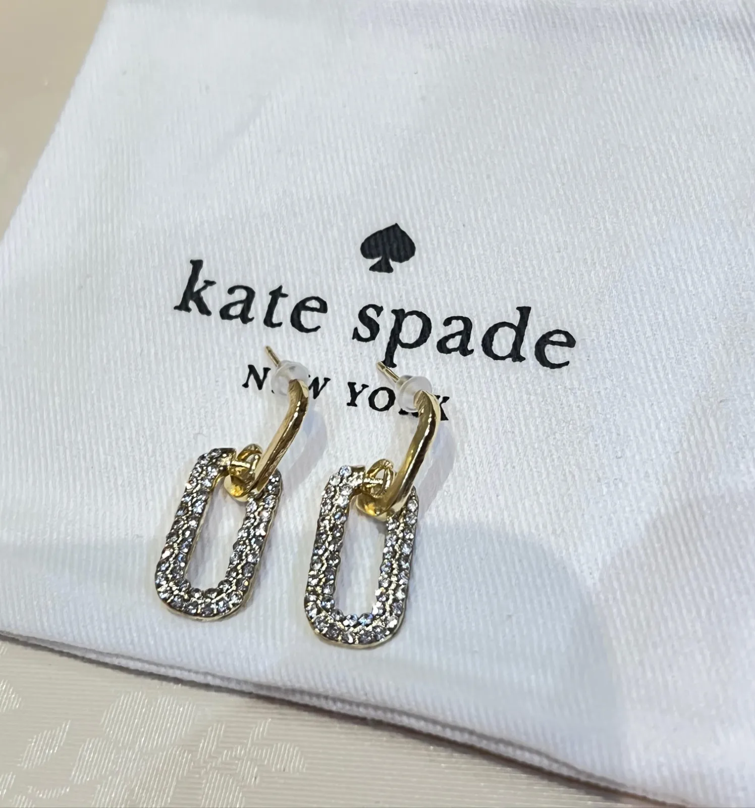 Boucles d'oreilles carrées dorées strass 2