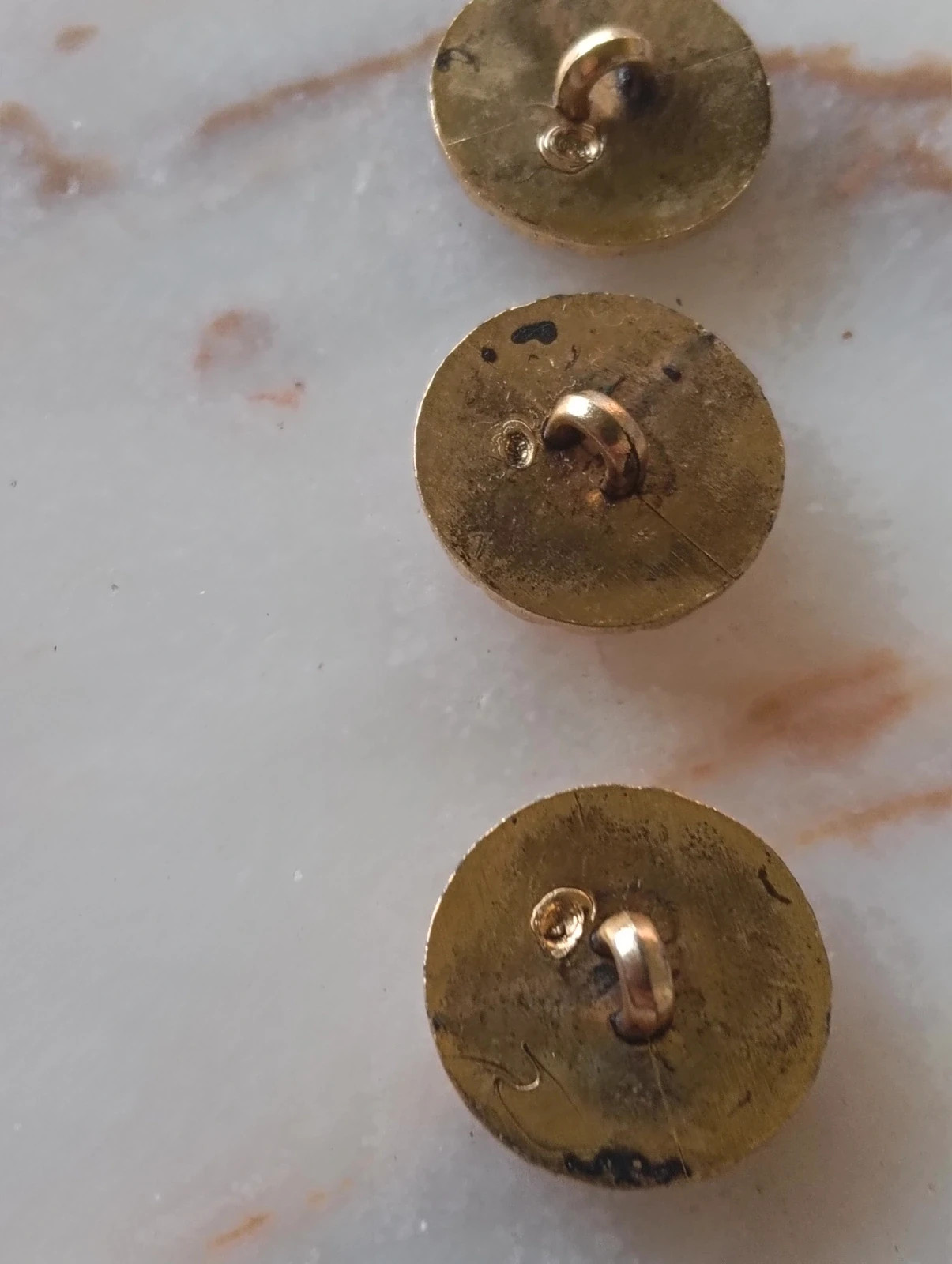 Three vintage buttons gold tone – Vintage Love 4