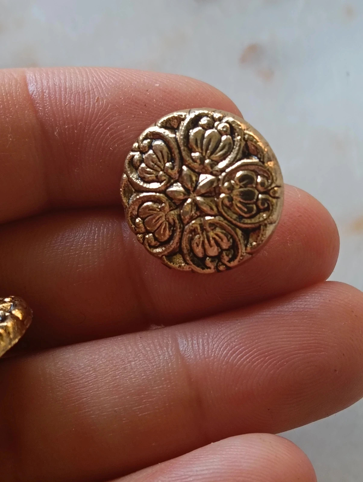 Three vintage buttons gold tone – Vintage Love 5