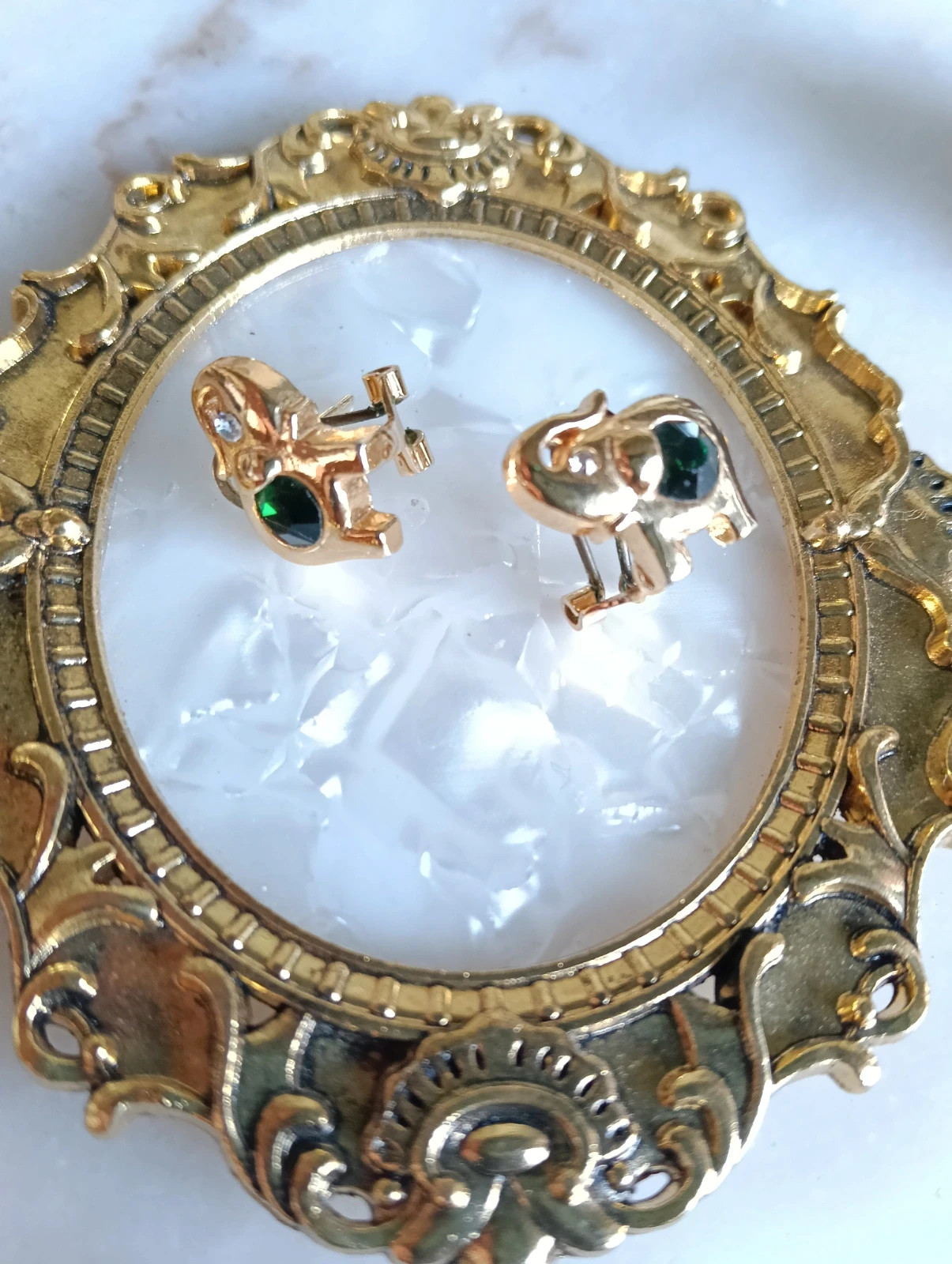 Vintage gold plated Elephant clip on earrings with emerald green rhinestone – Vintage Chic 2