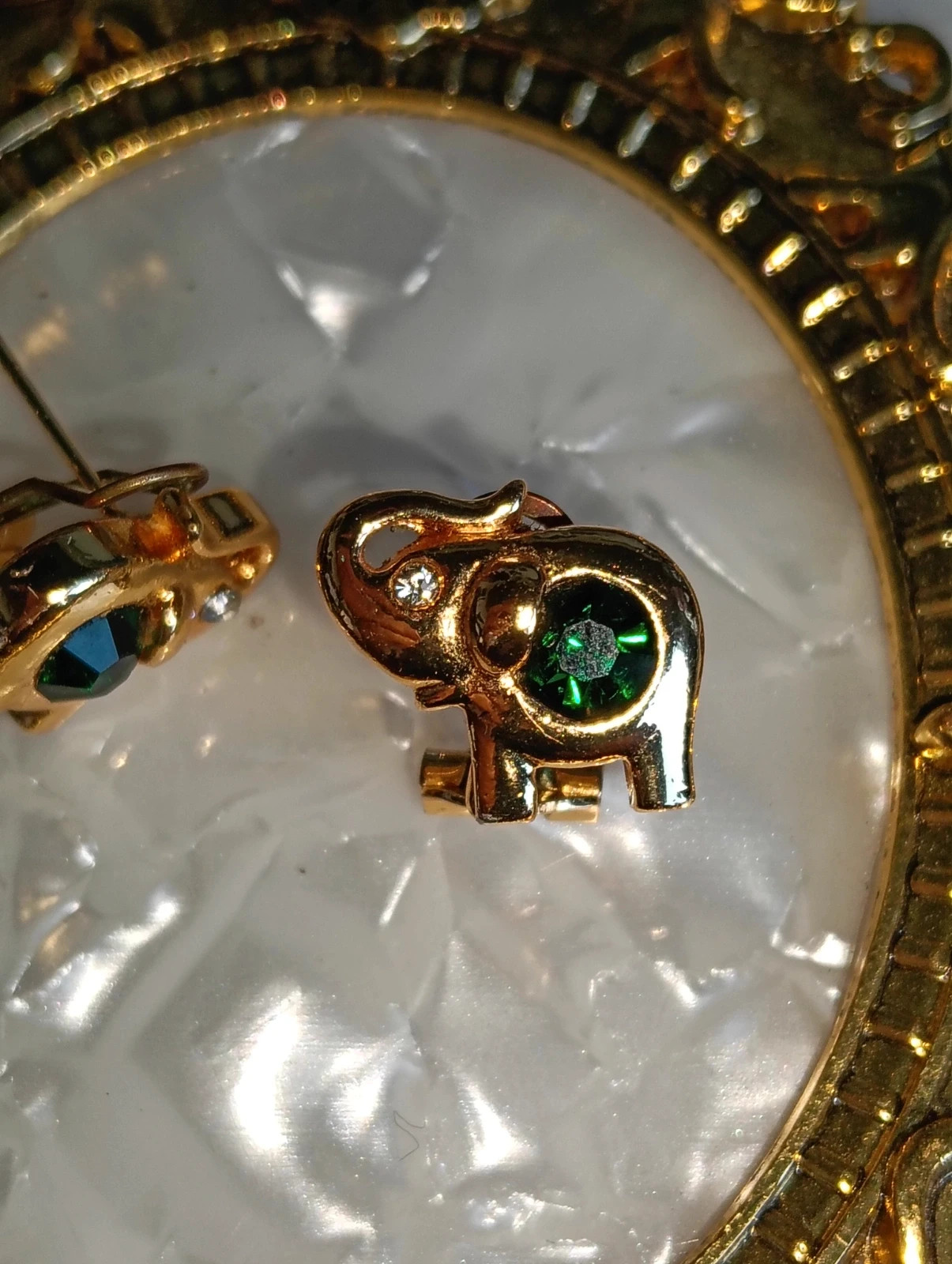Vintage gold plated Elephant clip on earrings with emerald green rhinestone – Vintage Chic 4