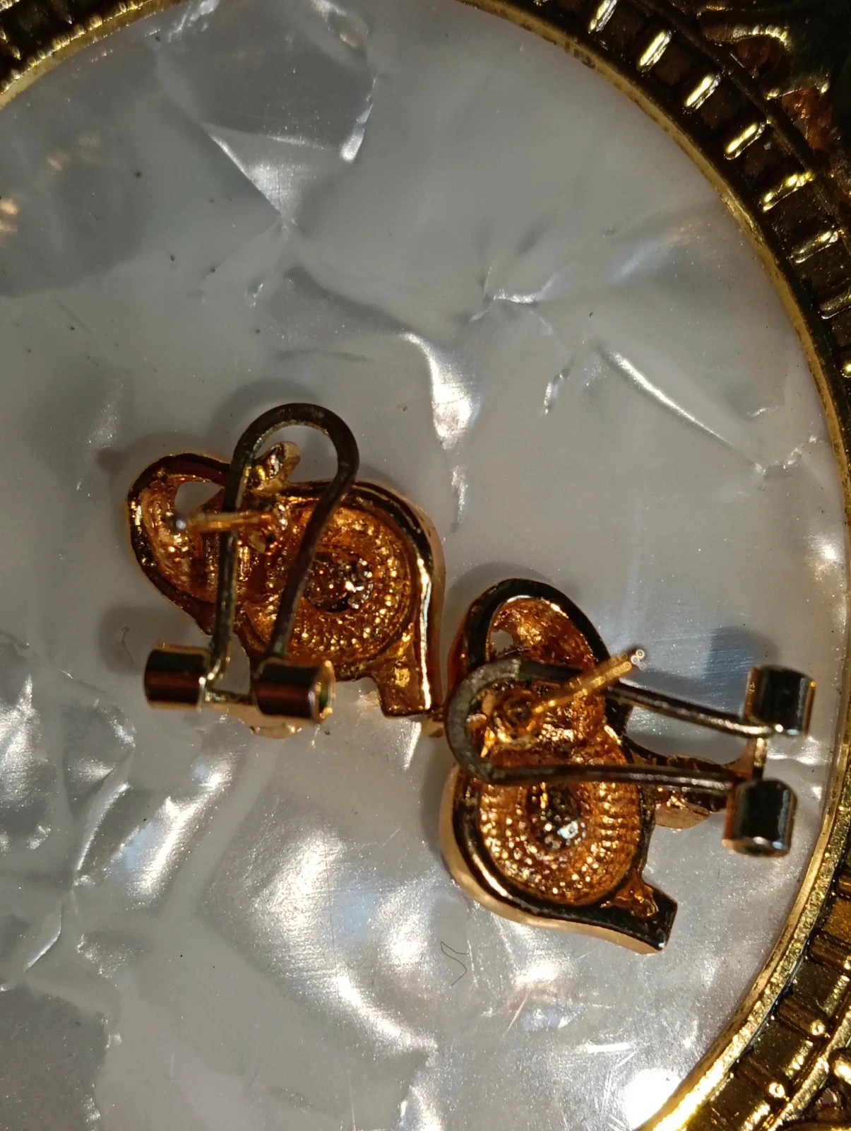 Vintage gold plated Elephant clip on earrings with emerald green rhinestone – Vintage Chic 5