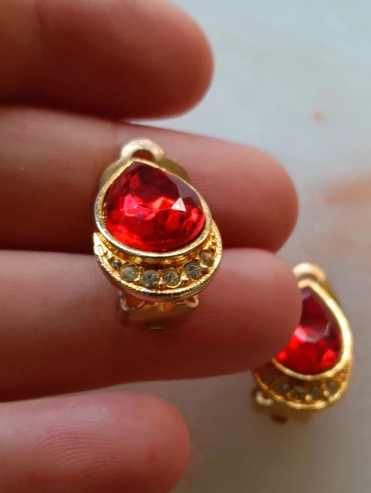 Pendientes brillantes rojos Boucles d'oreilles rouge – Vintage Chic 2