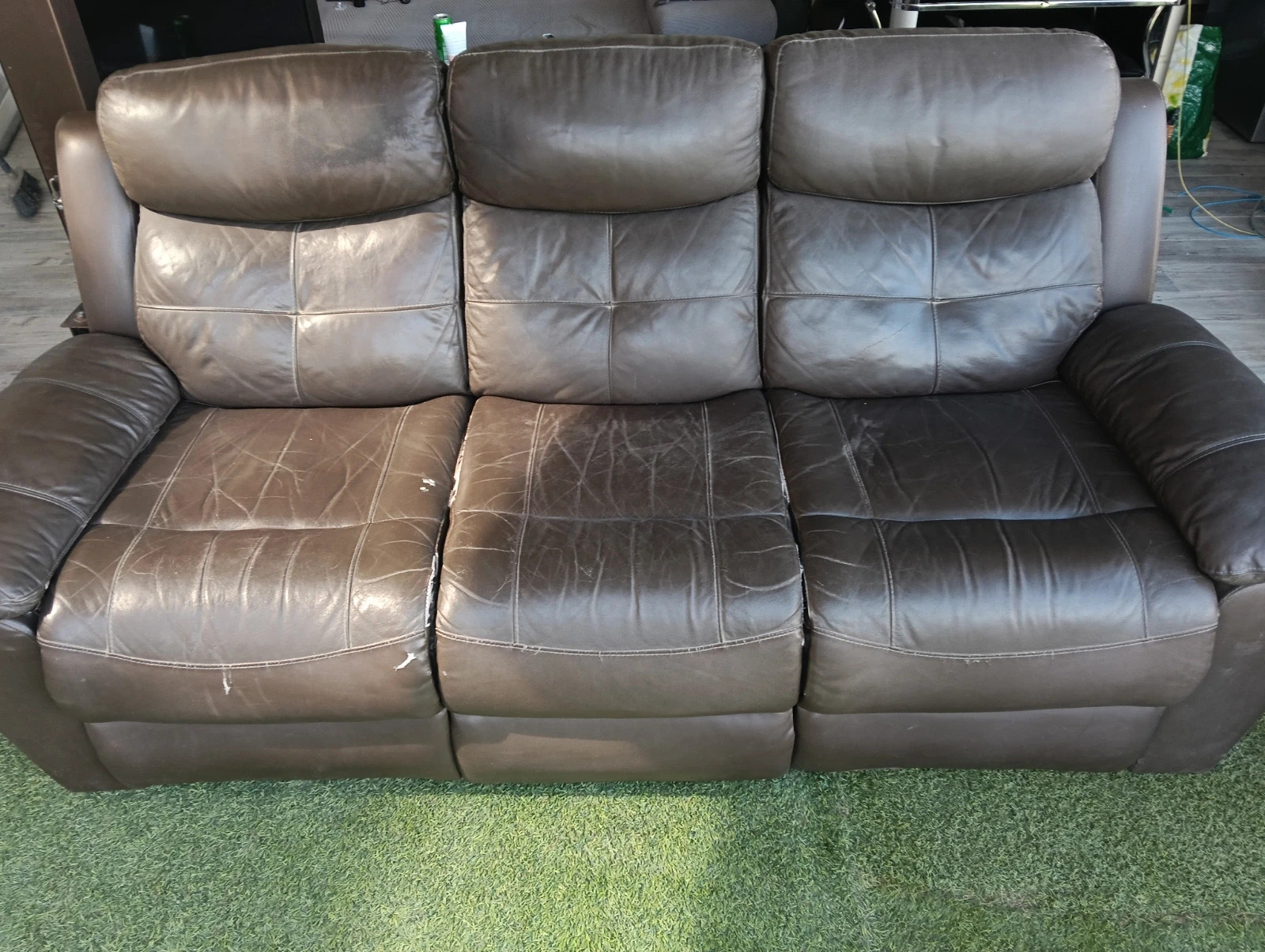 Sofá polipiel marrón reclinable 3 plazas – Conforama