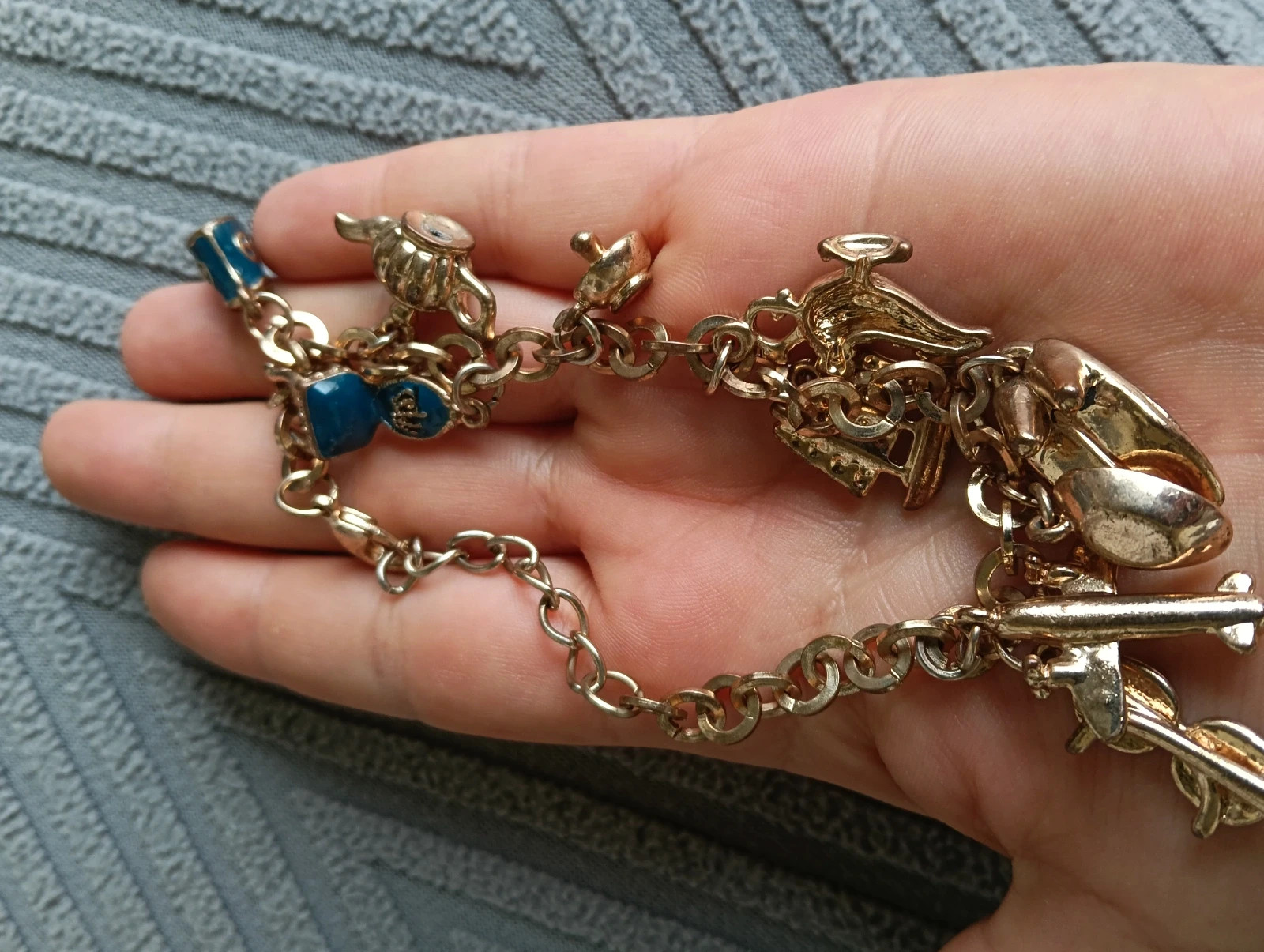 Vintage gold tone travel multi charm bracelet – Vintage Chic 2