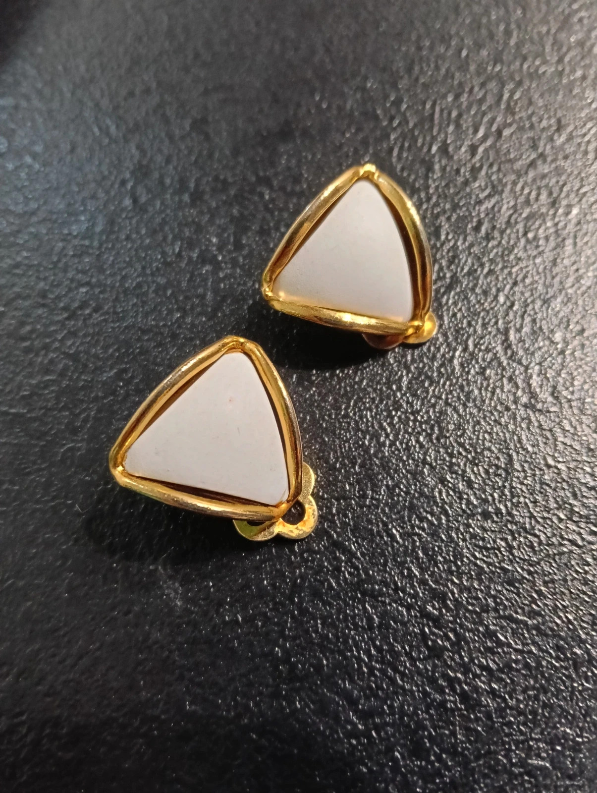Vintage triangle earrings 80s – Vintage Boutique 3