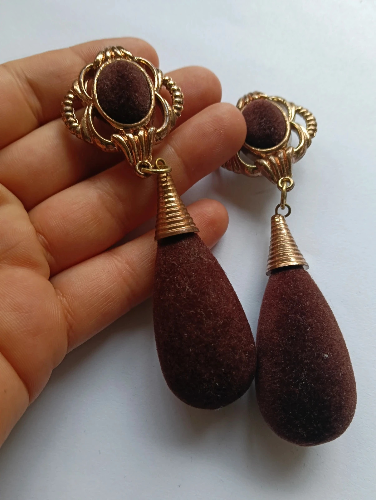 Vintage gold tone and brown flocked Velvet earrings – ArtDeco 2
