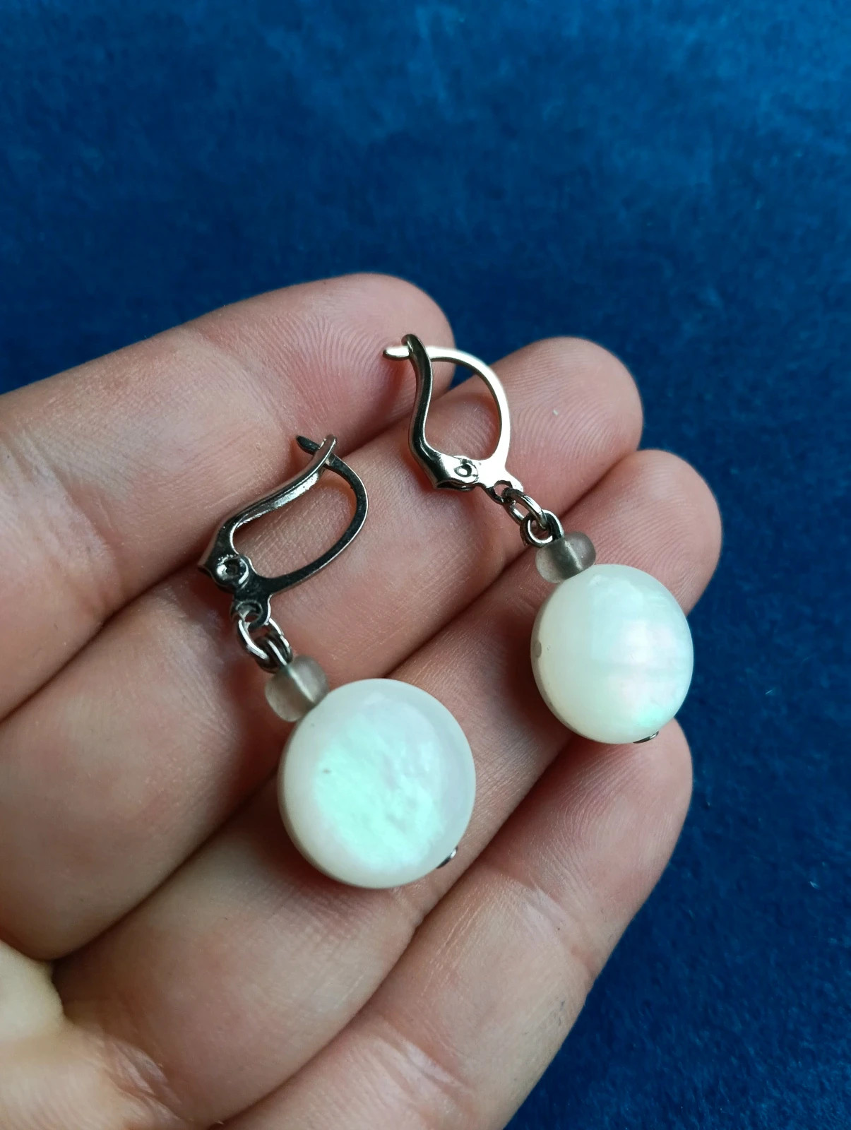 Iridiscent White earrings