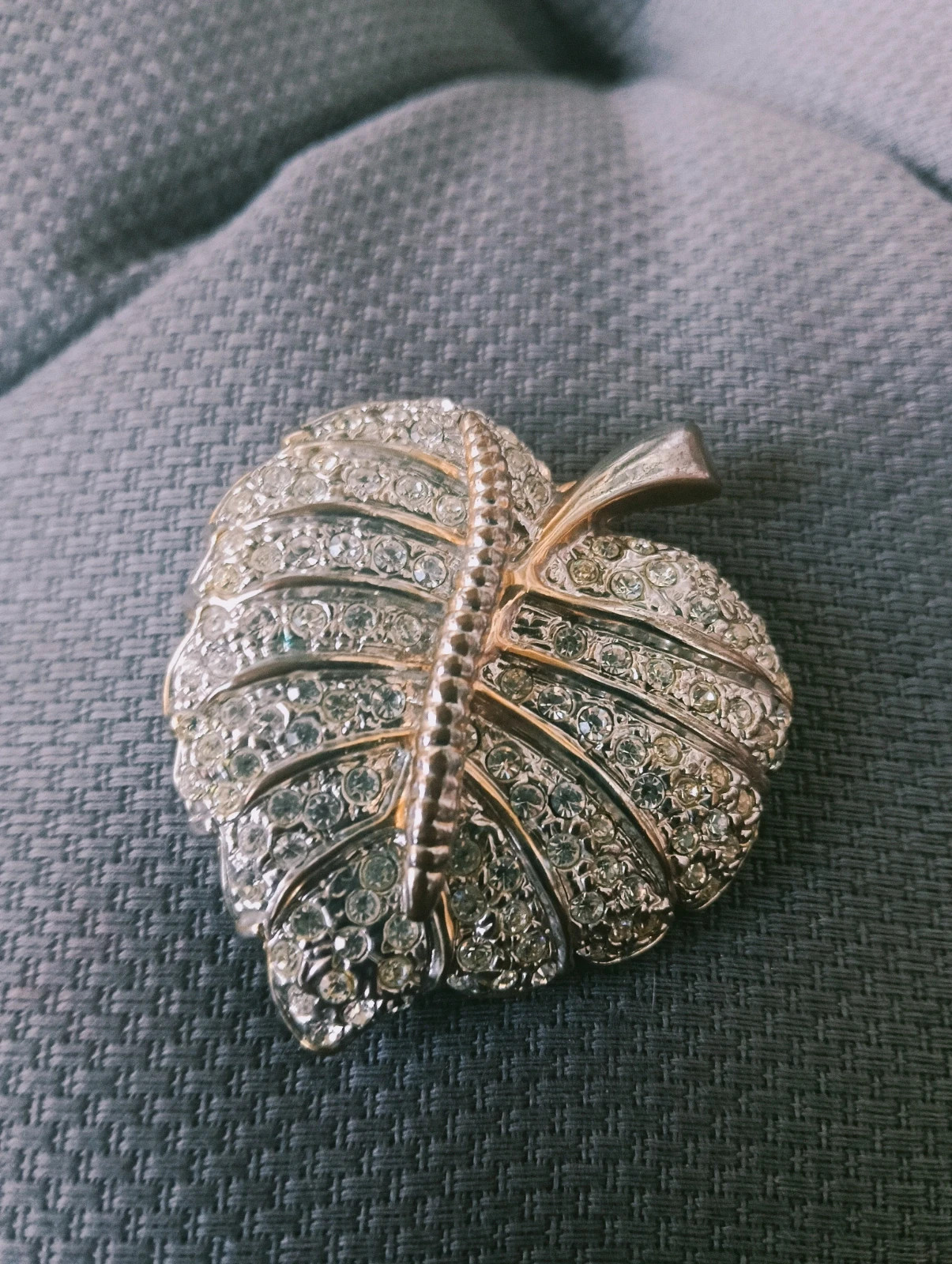 Vintage sparkling rhinestone tropical leaf brooch statement