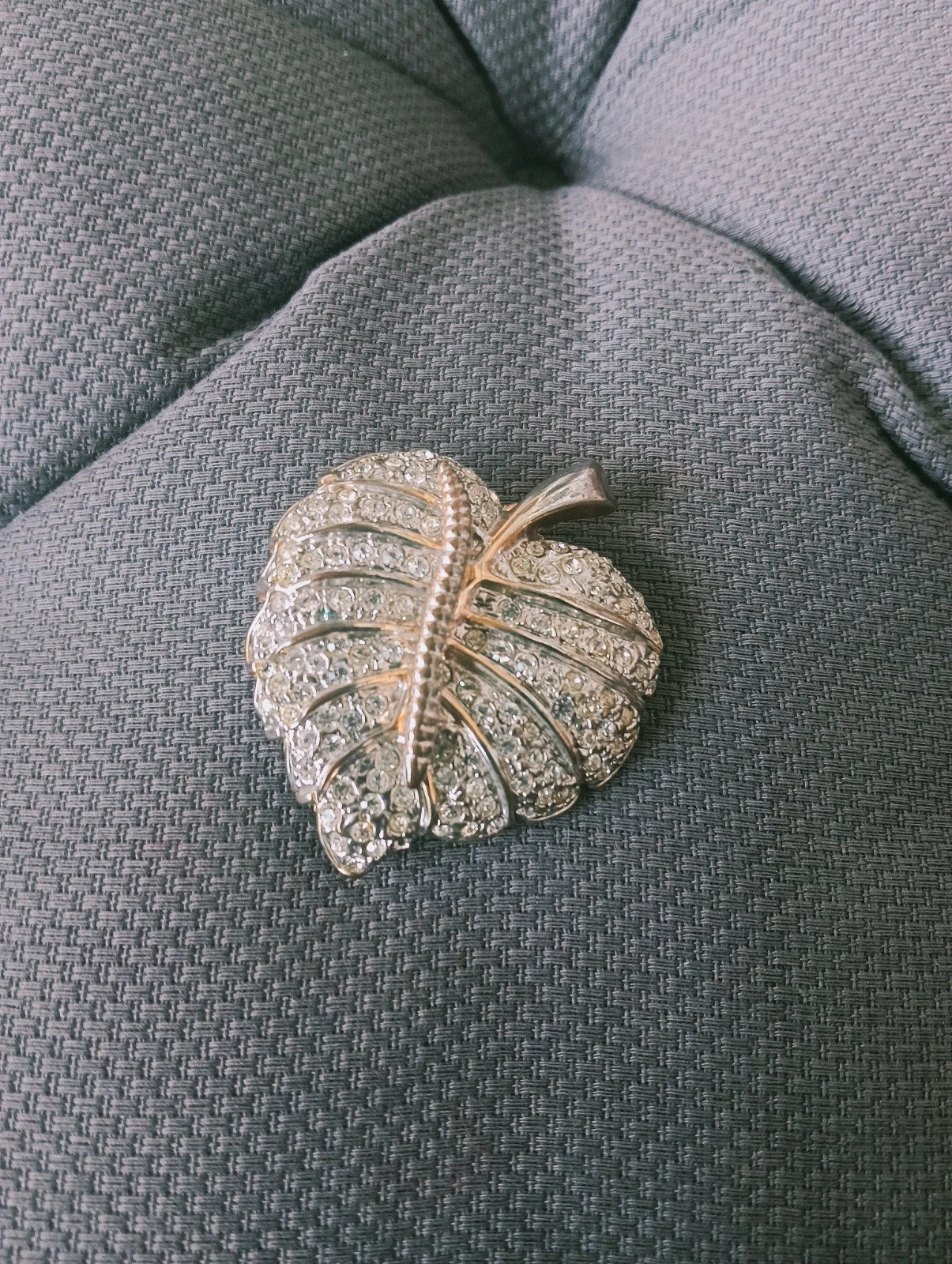 Vintage sparkling rhinestone tropical leaf brooch statement – Vintage Chic 2