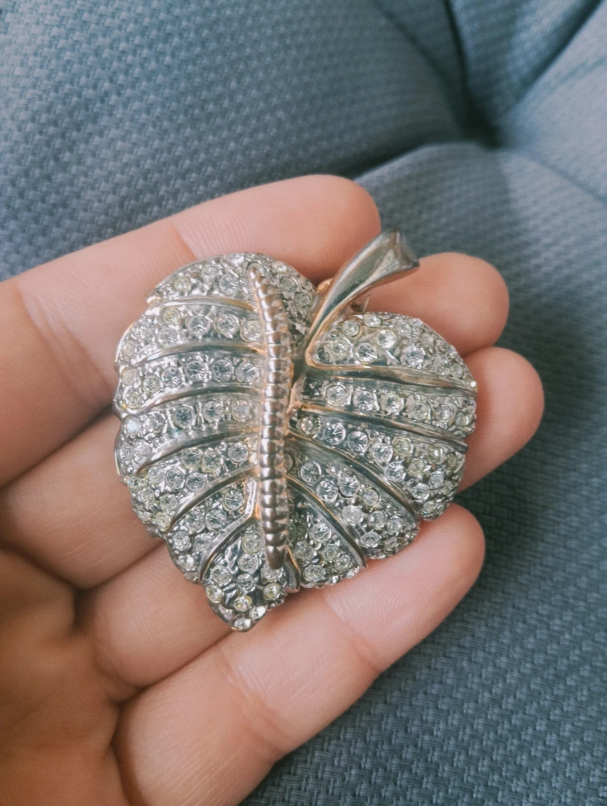 Vintage sparkling rhinestone tropical leaf brooch statement – Vintage Chic 3