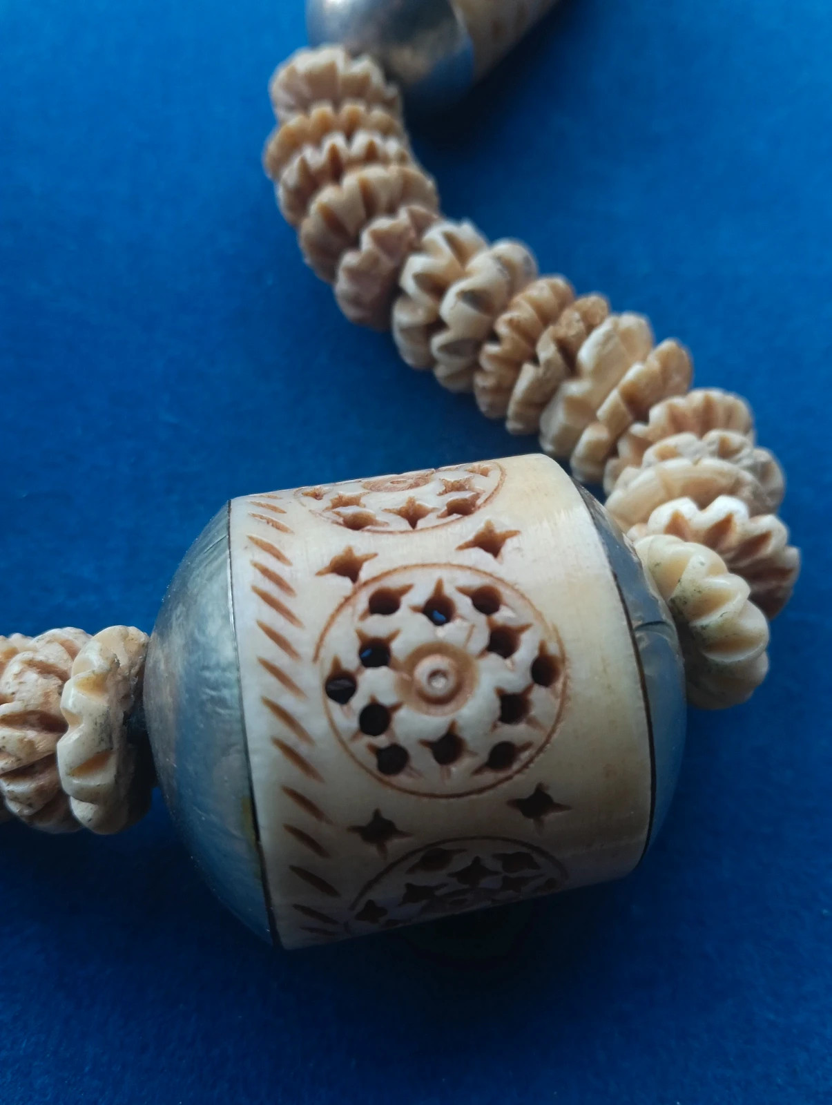 Exquisite vintage hand carved bone statement necklace with stunning pierced barrel beads – Stunning 2