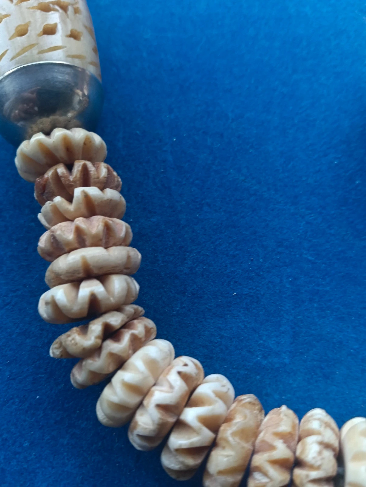 Exquisite vintage hand carved bone statement necklace with stunning pierced barrel beads – Stunning 3