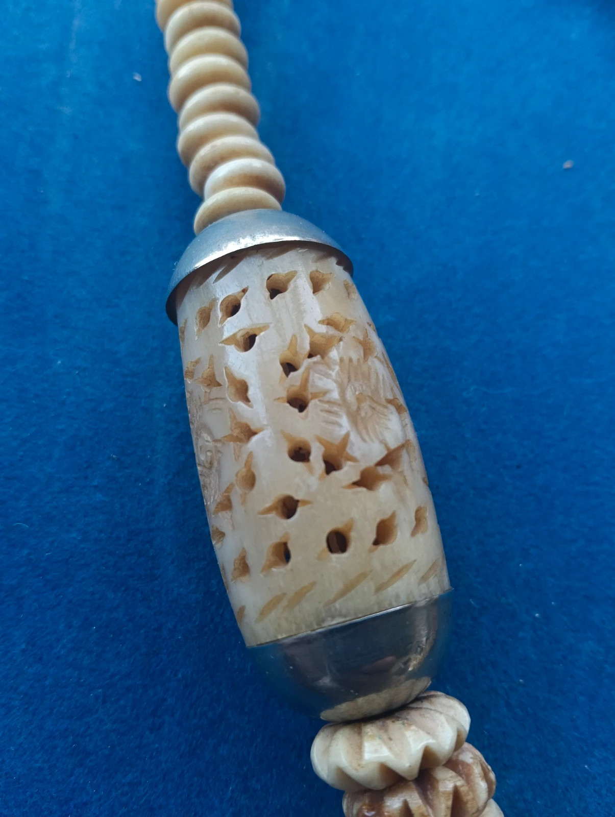 Exquisite vintage hand carved bone statement necklace with stunning pierced barrel beads – Stunning 4
