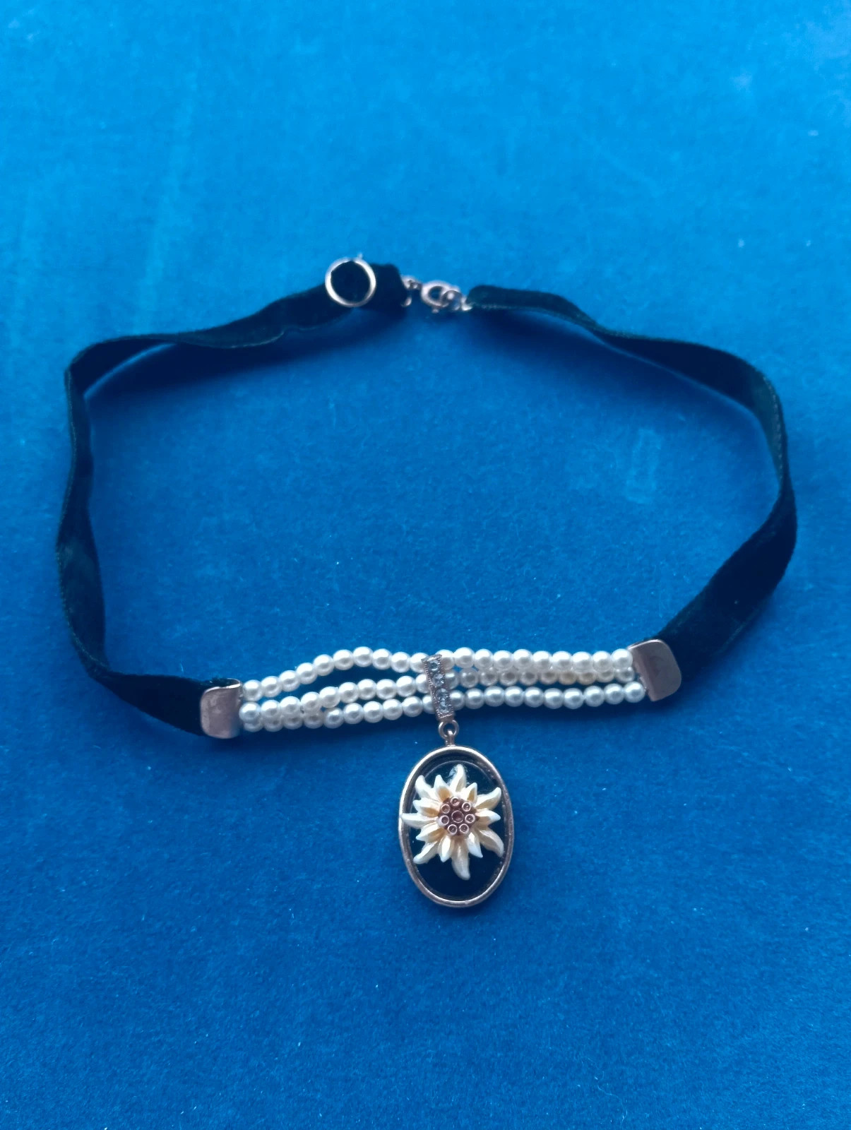 Vintage victorian Velvet and Pearl choker with Edelweiss floral cameo pendant