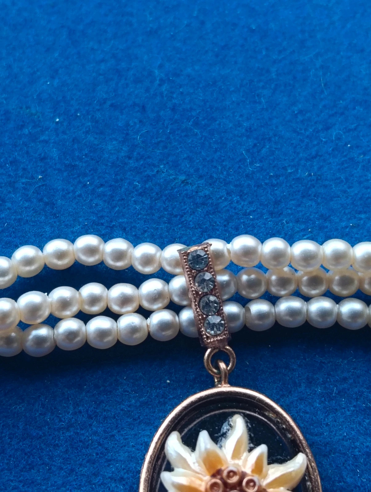Vintage victorian Velvet and Pearl choker with Edelweiss floral cameo pendant – Vintage Chic 4