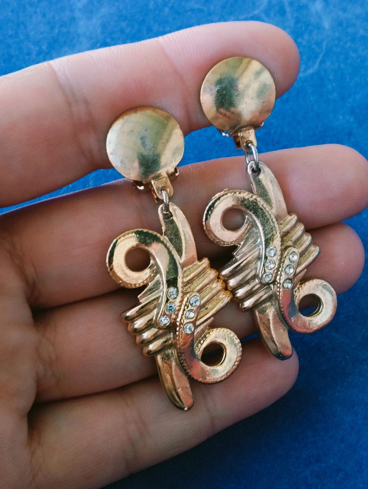 Vintage 80s abstract swirl clip earrings with crystal accents