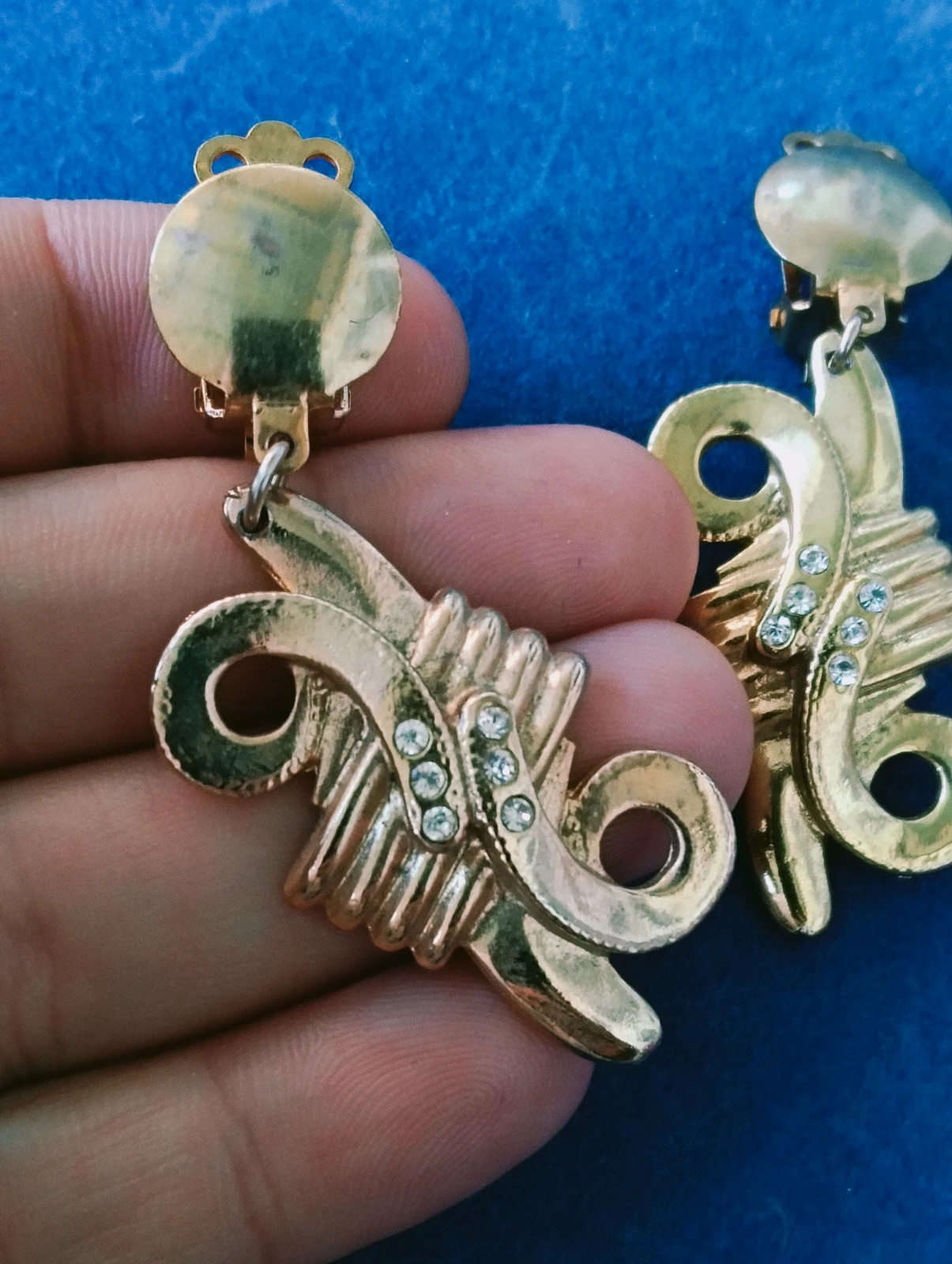 Vintage 80s abstract swirl clip earrings with crystal accents – Vintage Love 4