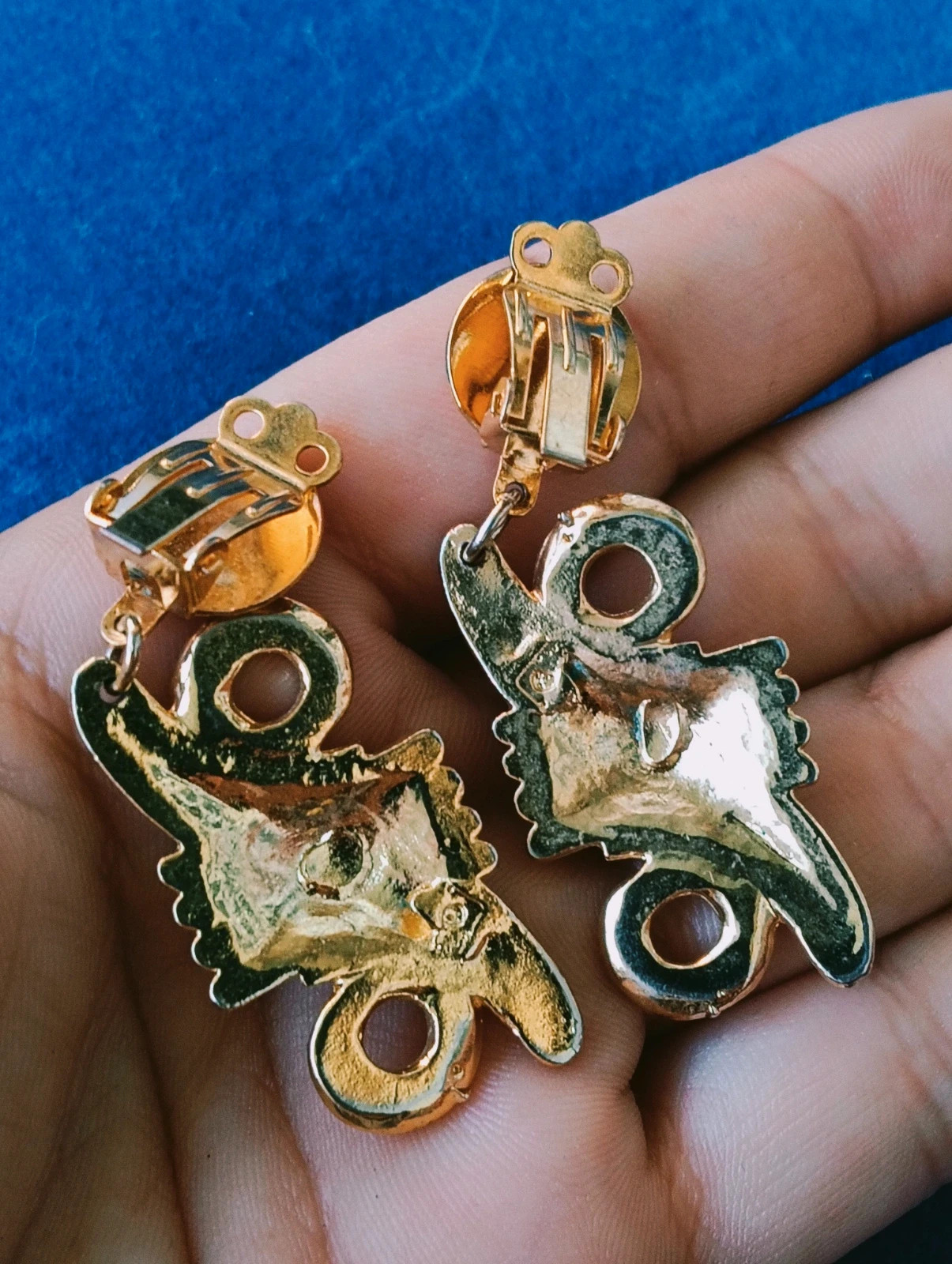 Vintage 80s abstract swirl clip earrings with crystal accents – Vintage Love 5