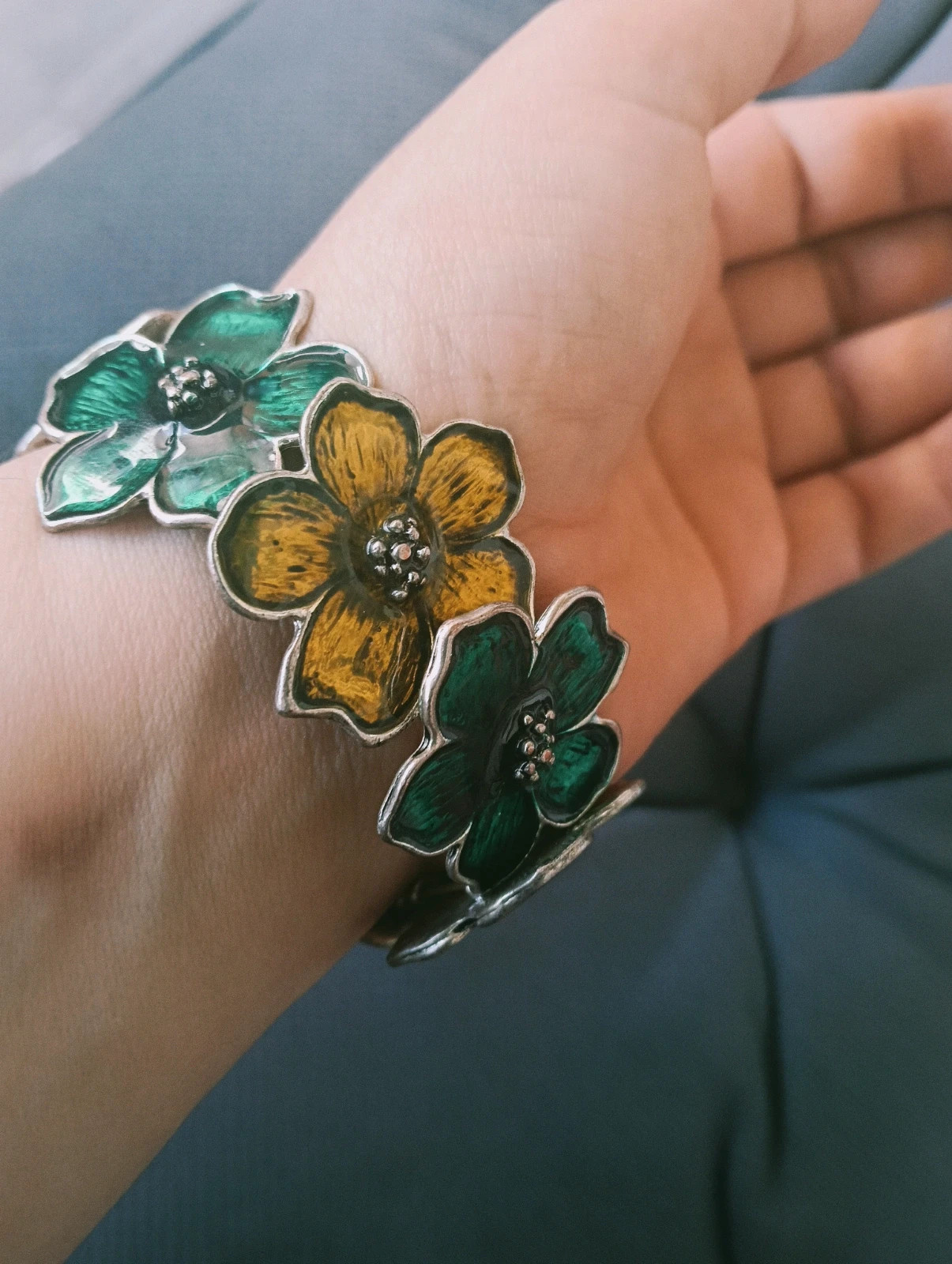 Vintage Green and yellow enamel flower Bracelet – Vintage Chic 3