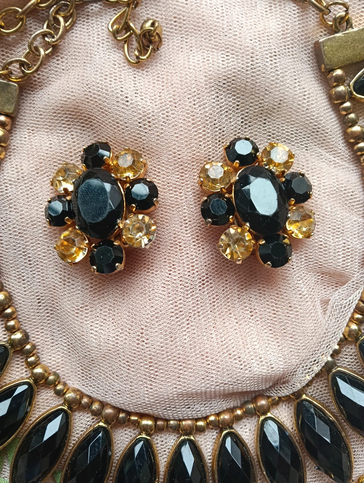 Stunning Vintage set: brass choker neklace & clip on earrings – Vintage 2