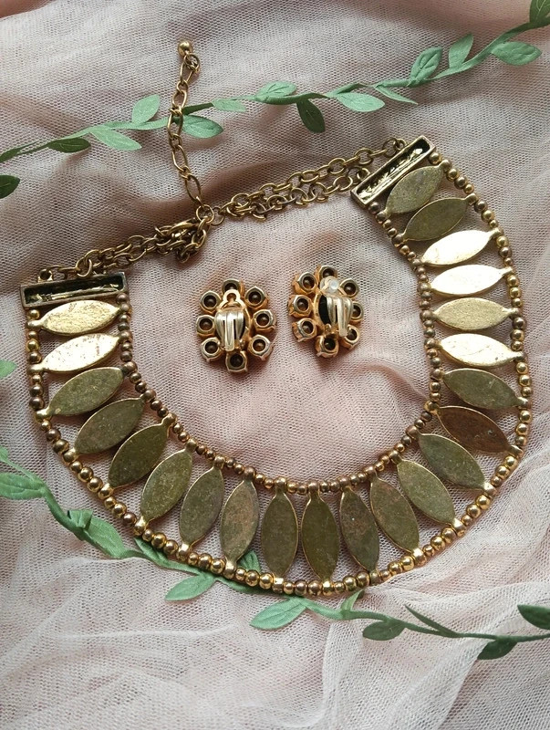 Stunning Vintage set: brass choker neklace & clip on earrings – Vintage 5