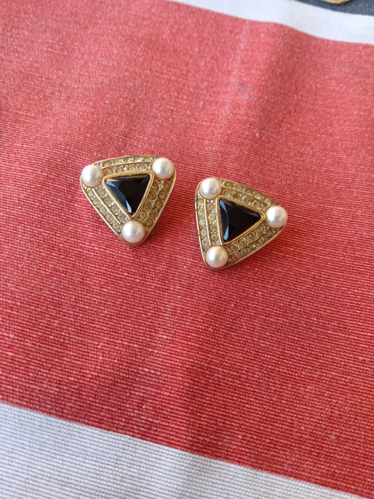 Vintage Doira triangle earrings – Vintage Boutique 2