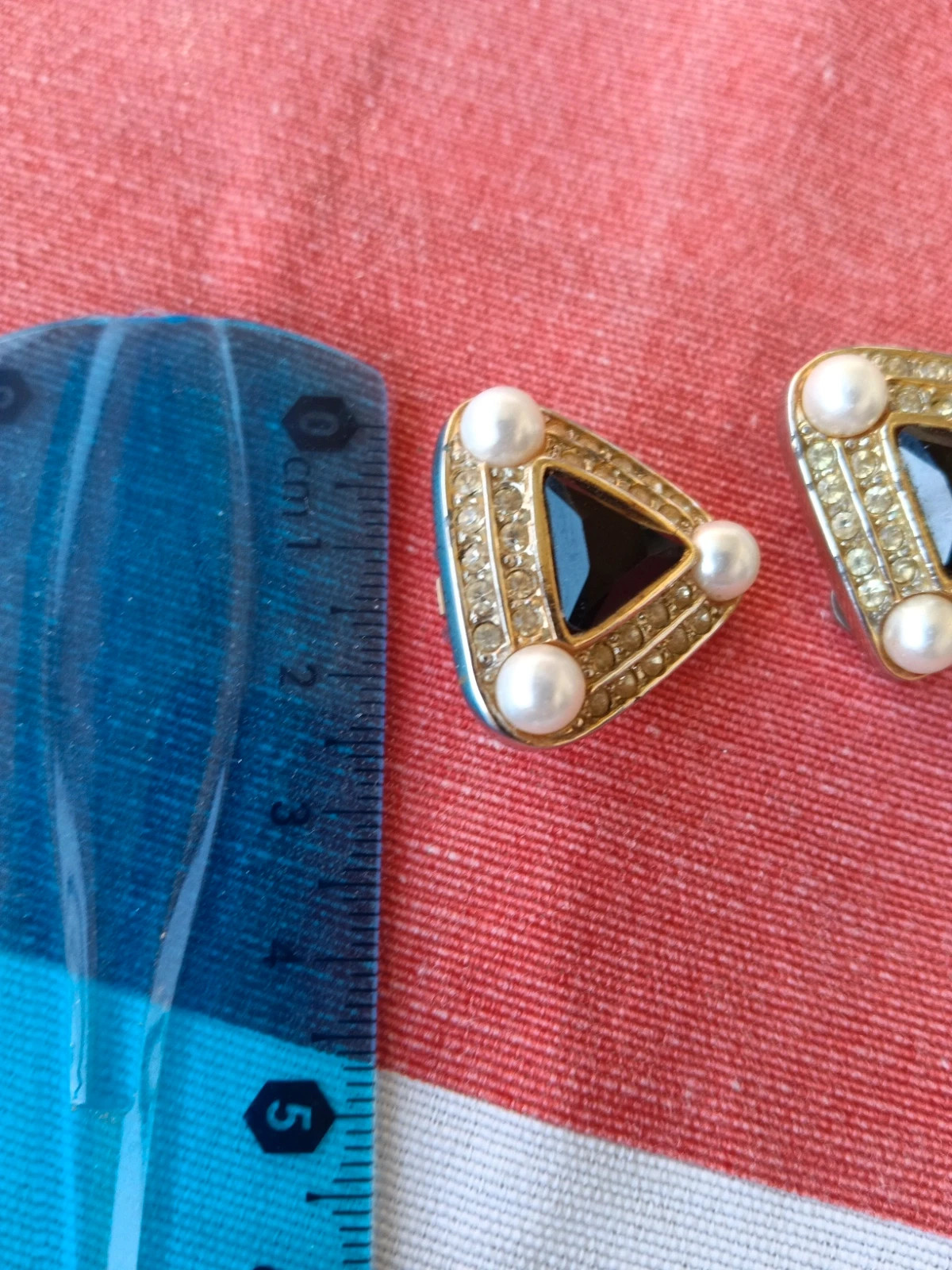 Vintage Doira triangle earrings – Vintage Boutique 4