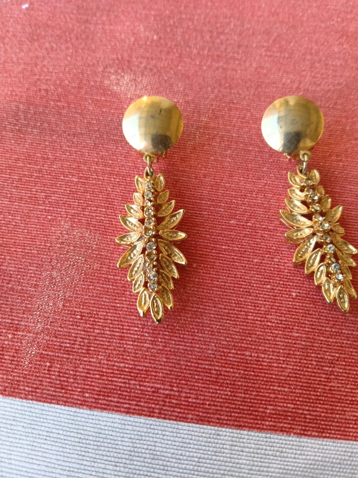 Vintage leaf cluster clip earrings statement antique – Vintage Chic 2