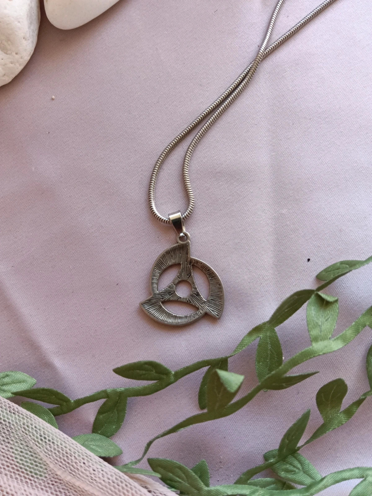 Vintage sterling silver geometric triskelion pendant with snake chain – Plata de Ley 2