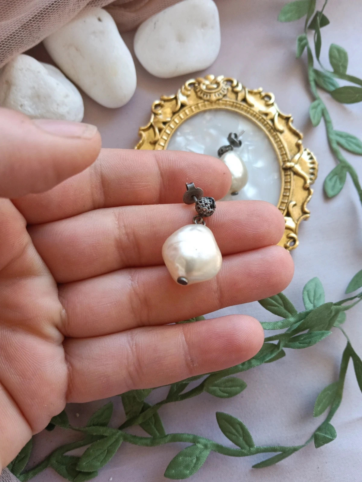 Vintage baroque faux pearl drop earrings antique Ornate filigree studs – Vintage Chic 3
