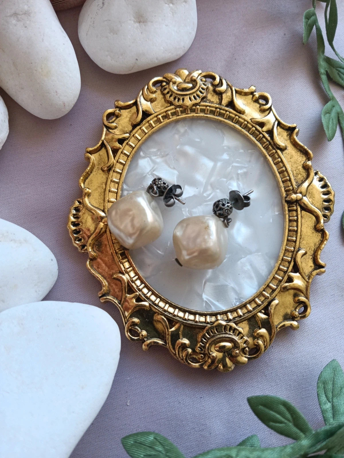 Vintage baroque faux pearl drop earrings antique Ornate filigree studs – Vintage Chic 4