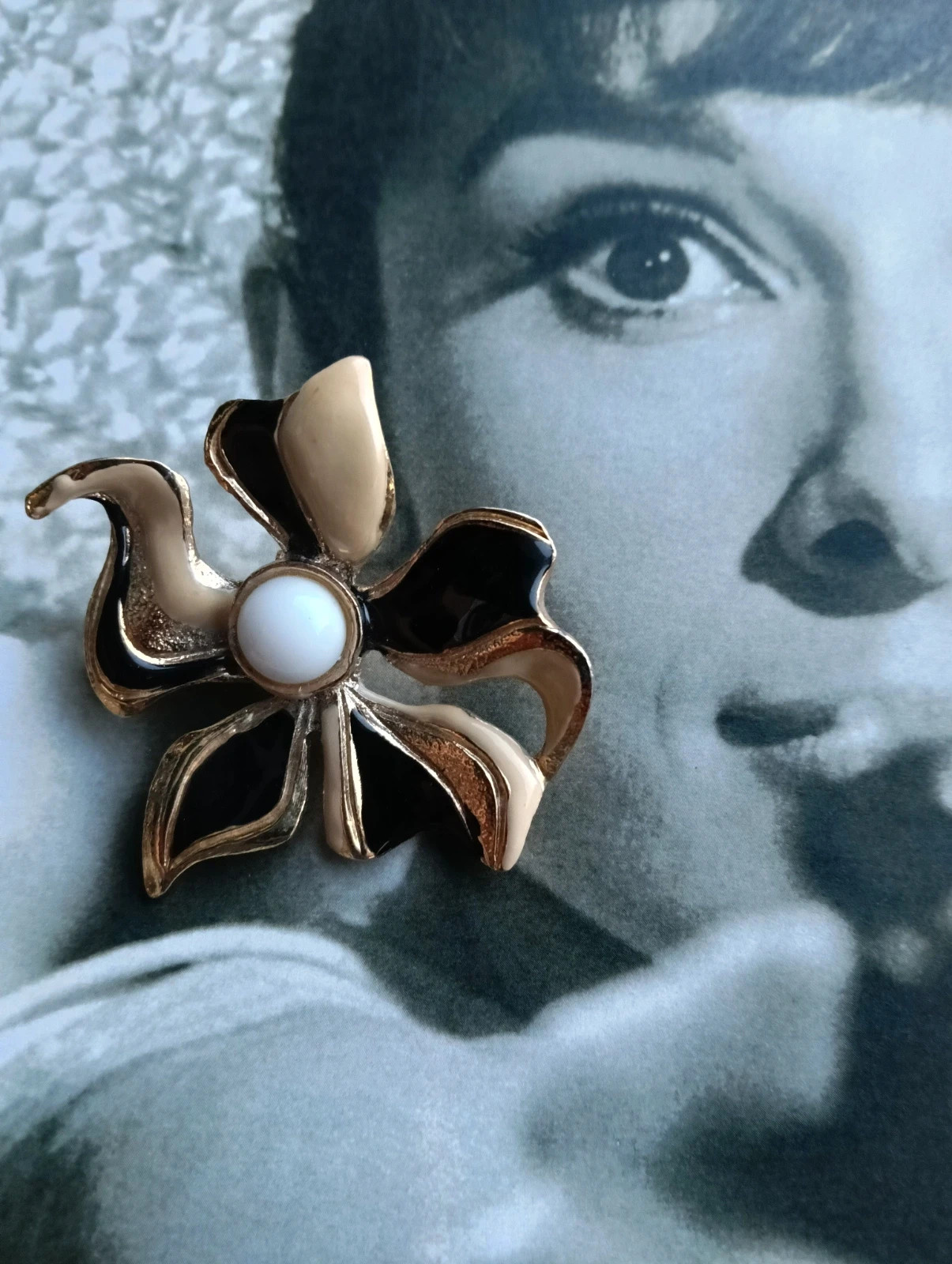1980s Hollywood regency earrings