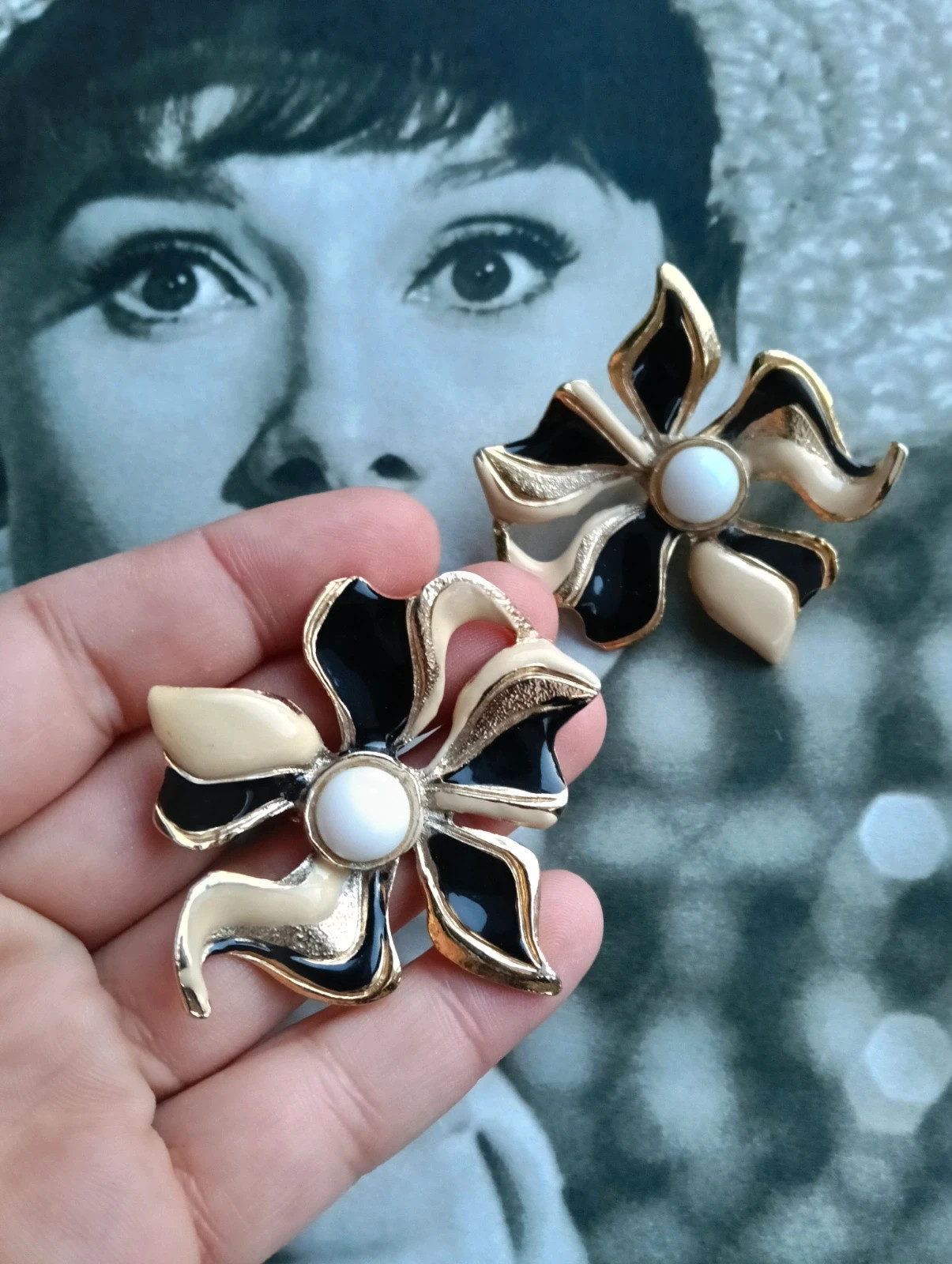 1980s Hollywood regency earrings – Top Vintage 3