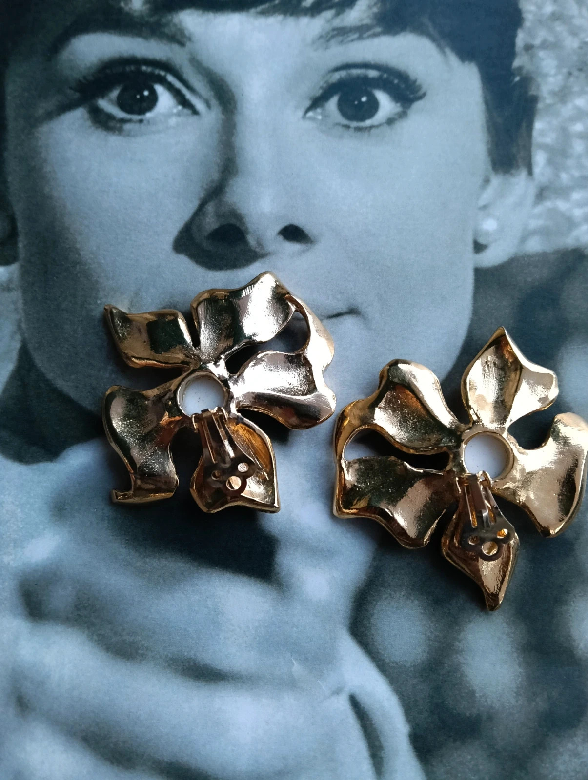 1980s Hollywood regency earrings – Top Vintage 4