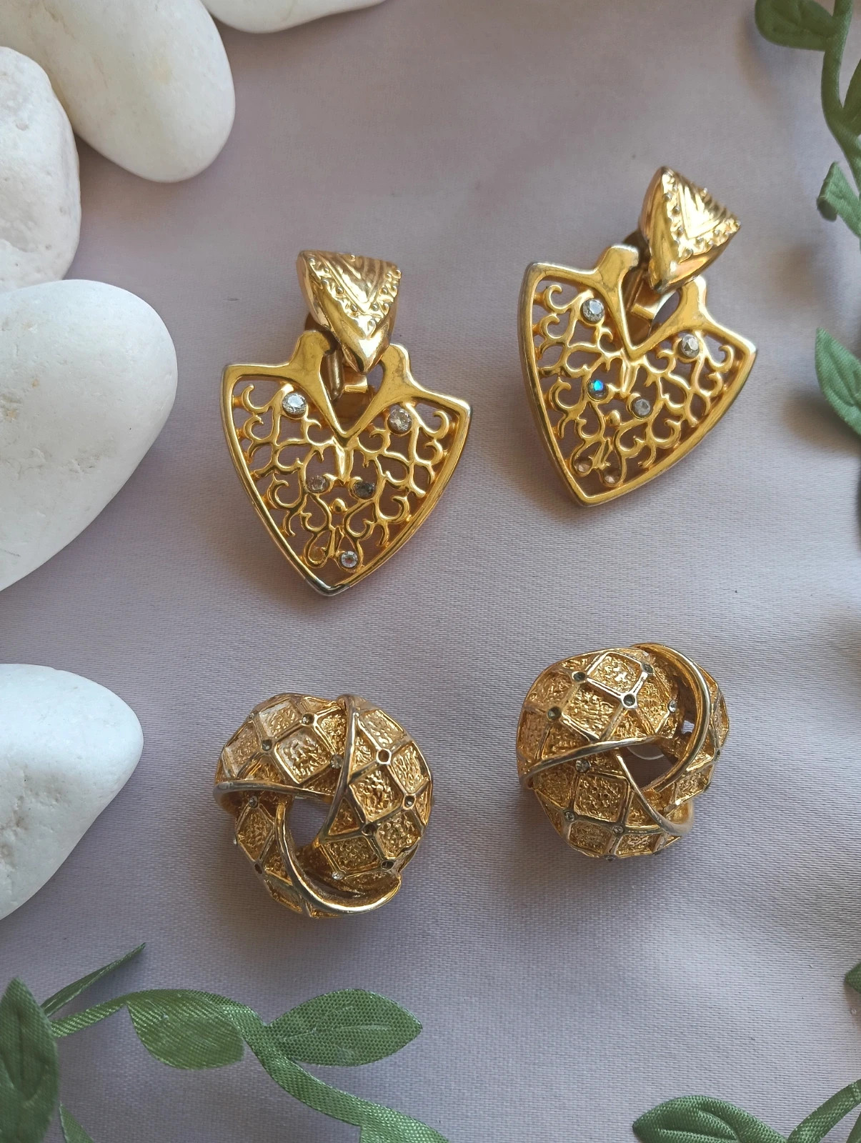 Two pairs earrings 80s gold tone statement clip-on