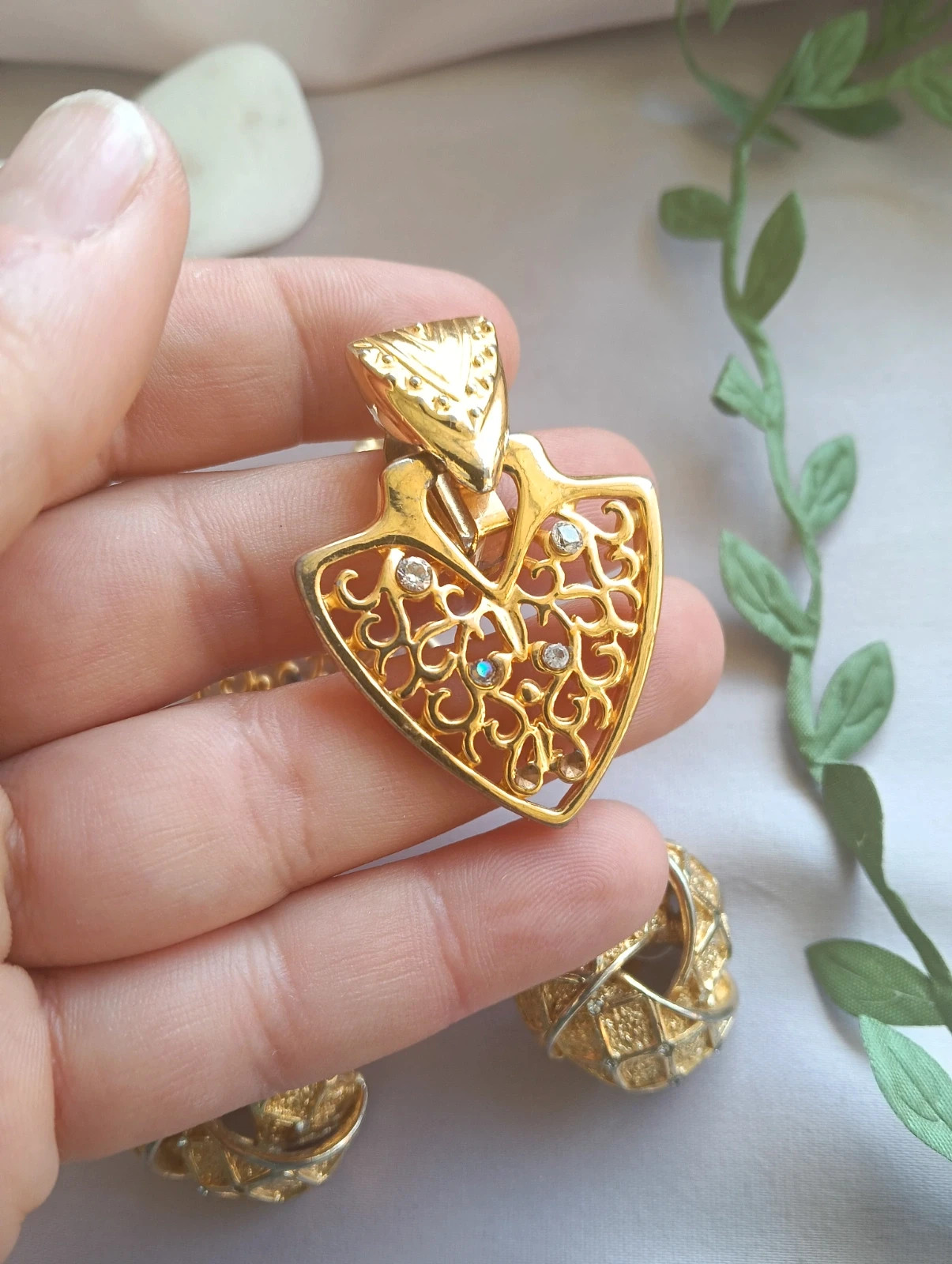 Two pairs earrings 80s gold tone statement clip-on – Vintage Love 5