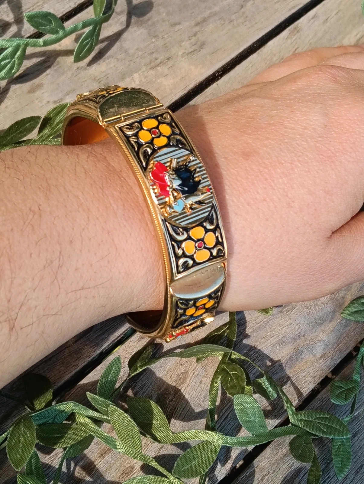 Gold tone hinged bracelet Toledo damascen