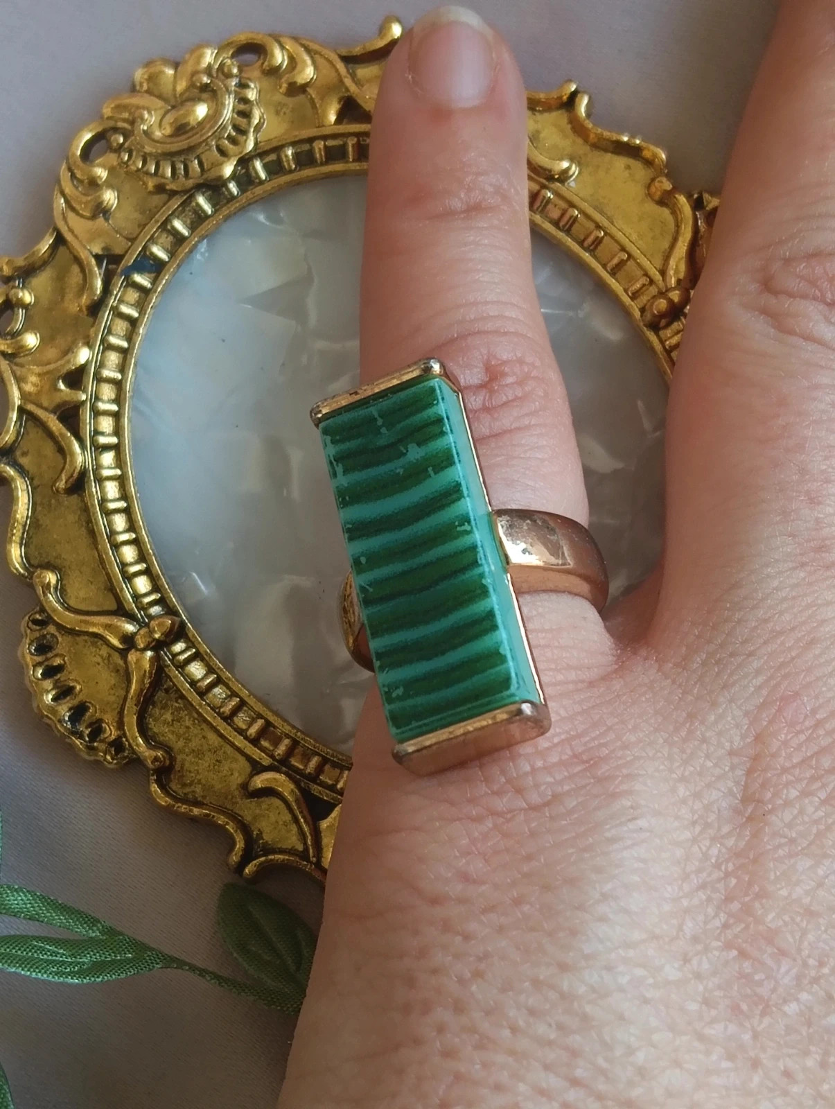 🔥Last price🔥Vintage statement maxi ring rectangular banded faux Green malachite – Vintage Chic – taille 16,9 mm 3